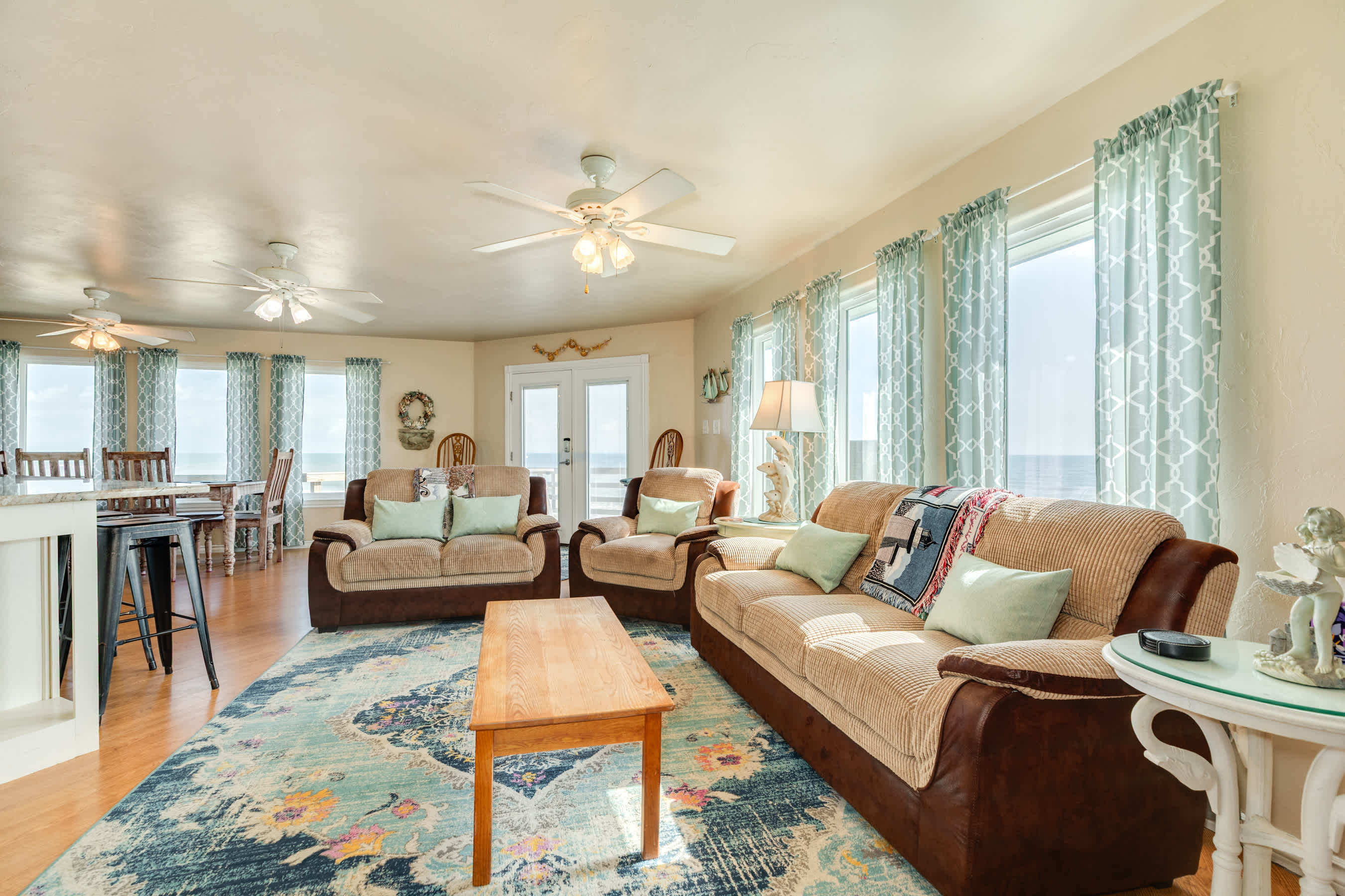 Breakers Edge 8 Sides of Sunshine 3 Ensuite Bedrms 7