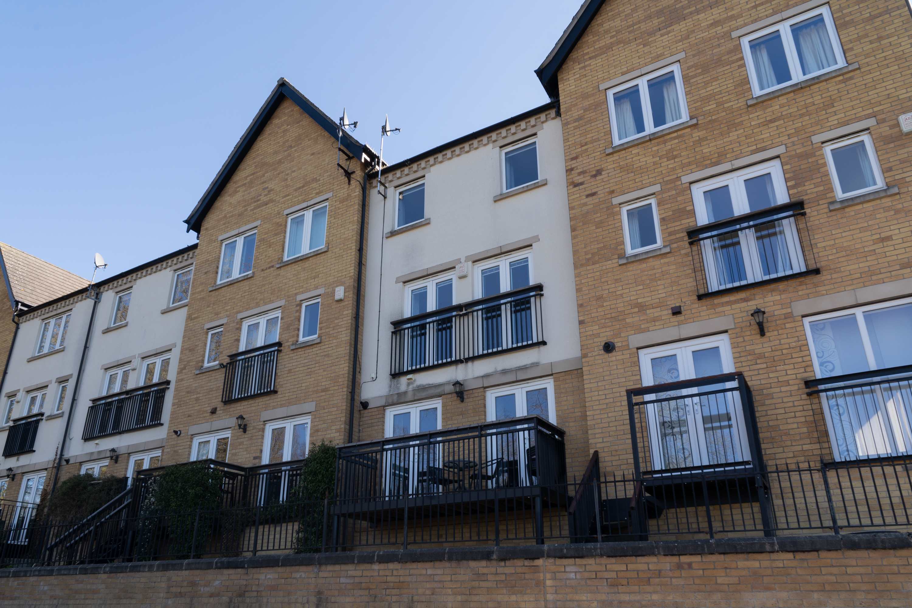 View Blue Bridge View - River View & Free Parking in 8 William Court YO10 4NL Blue Bridge View - River View & Free Parking in 8 William Court YO10 4NL - Property image 24 - VivreStays