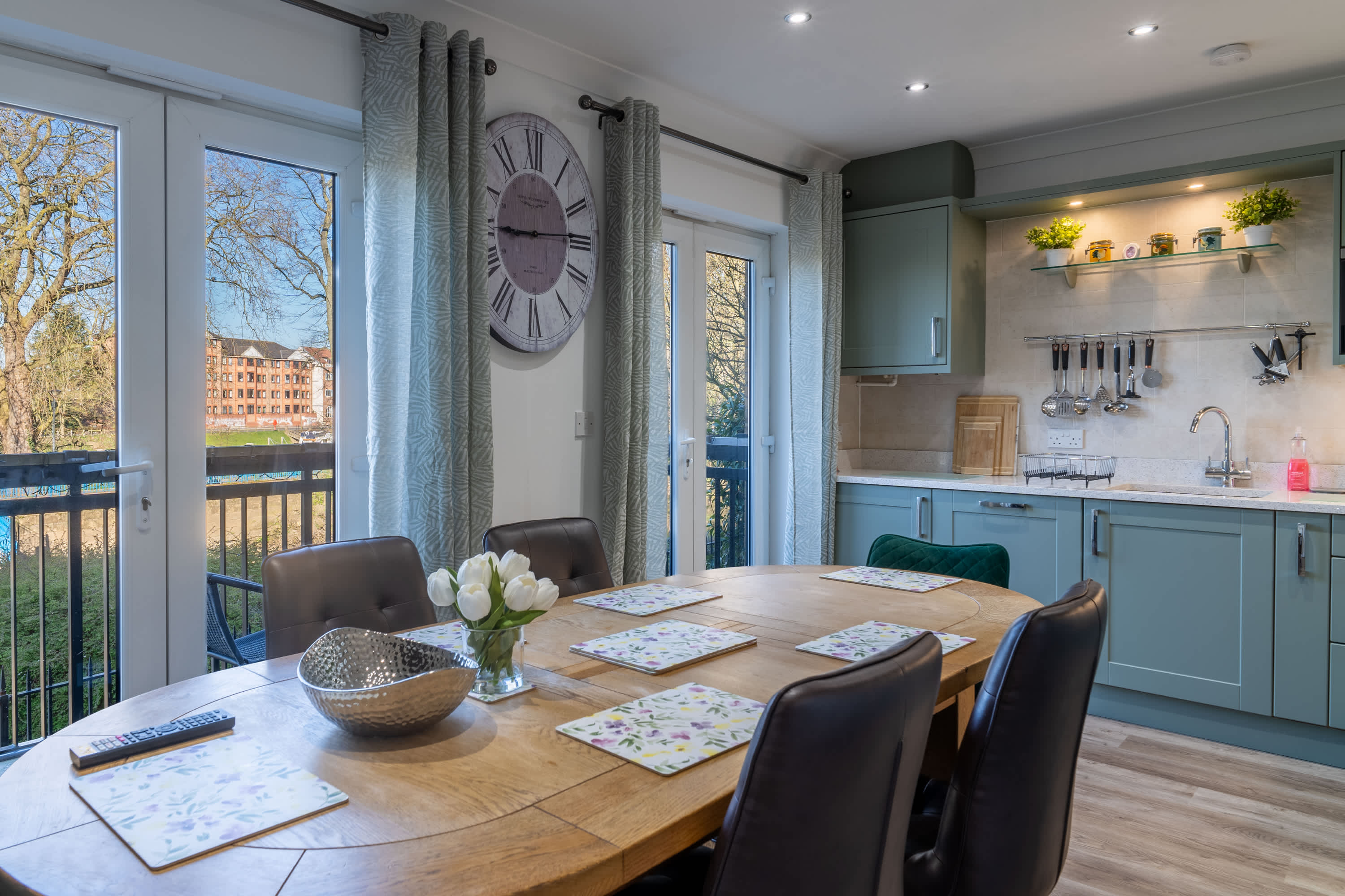 View Blue Bridge View - River View & Free Parking in 8 William Court YO10 4NL Blue Bridge View - River View & Free Parking in 8 William Court YO10 4NL - Property image 30 - VivreStays