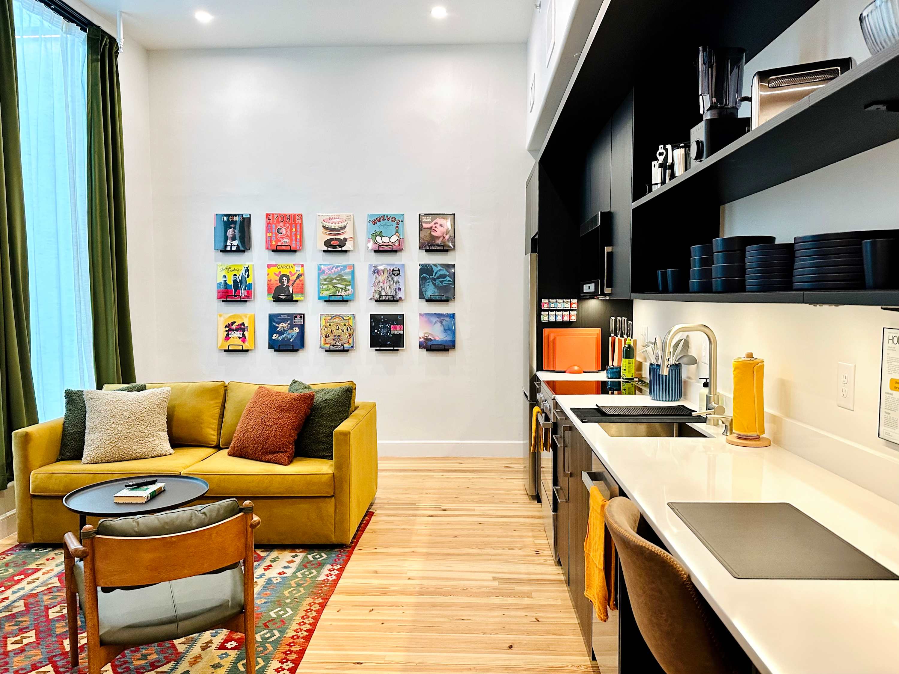 Loft 307 - The William - Vinyl - Downtown Vibes