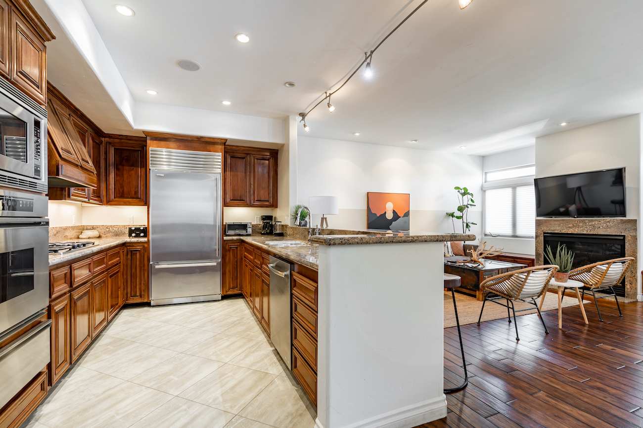 Your Trendy San Diego Home, 2-Bedroom with Private 2-Car Garage