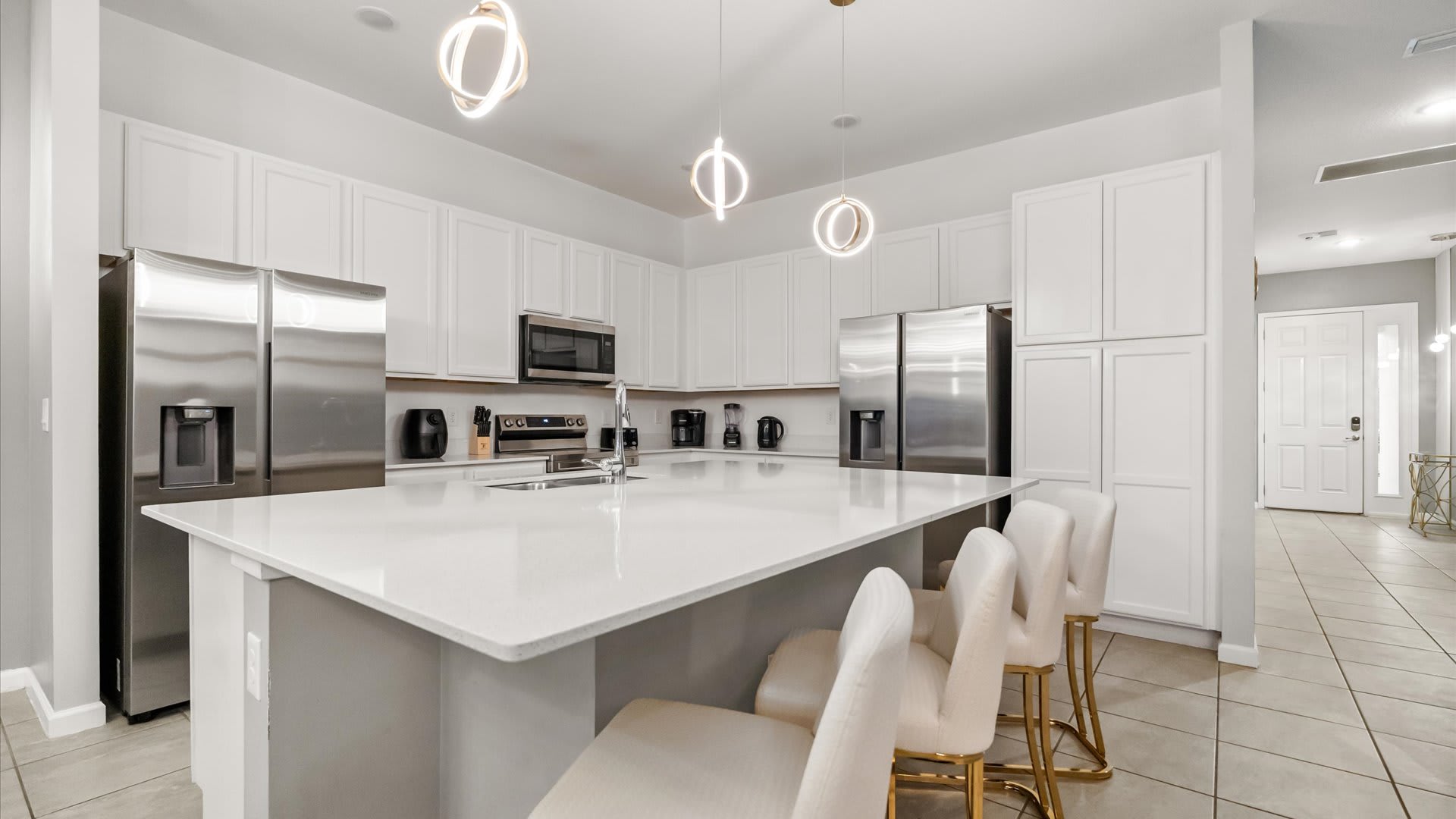 Large gourmet kitchen with full amenities — ideal for large families and group cooking.