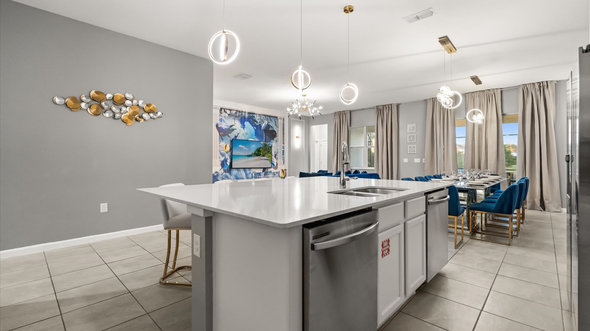 Large gourmet kitchen with full amenities — ideal for large families and group cooking.