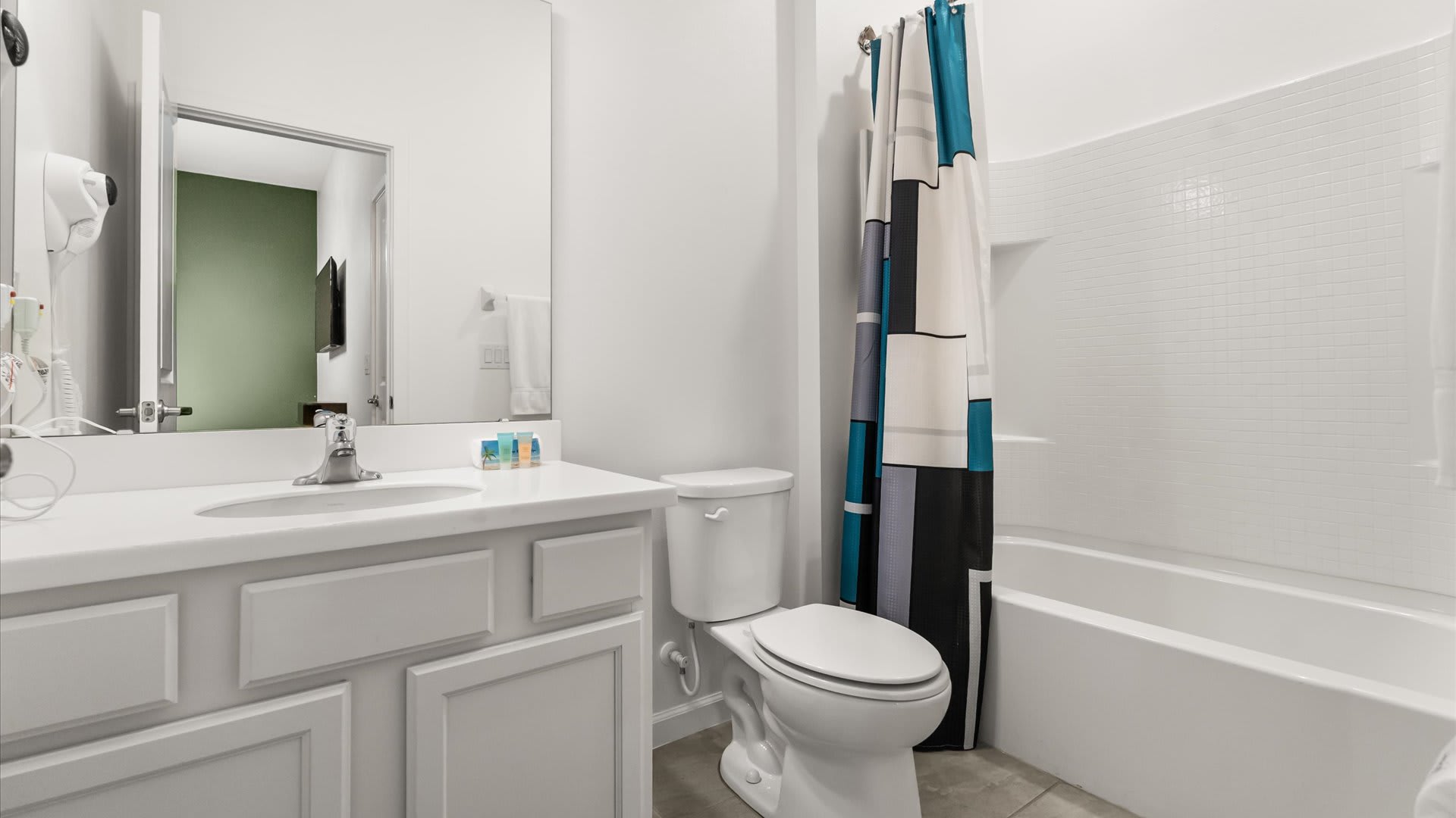 En-suite bathroom with shower + tub combo