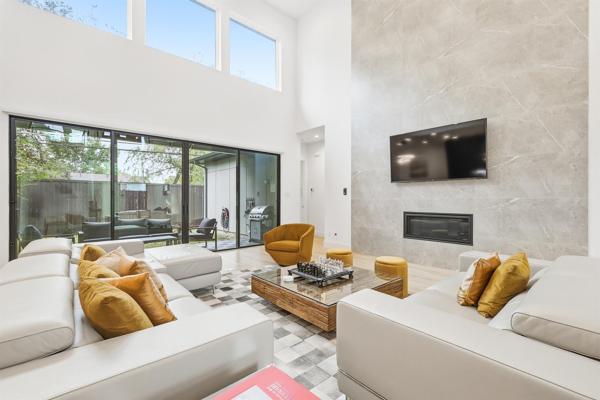 Upscale Modern Living - 4BD, 4BA, Backyard & Cinema — Dallas, TX — vacation rental