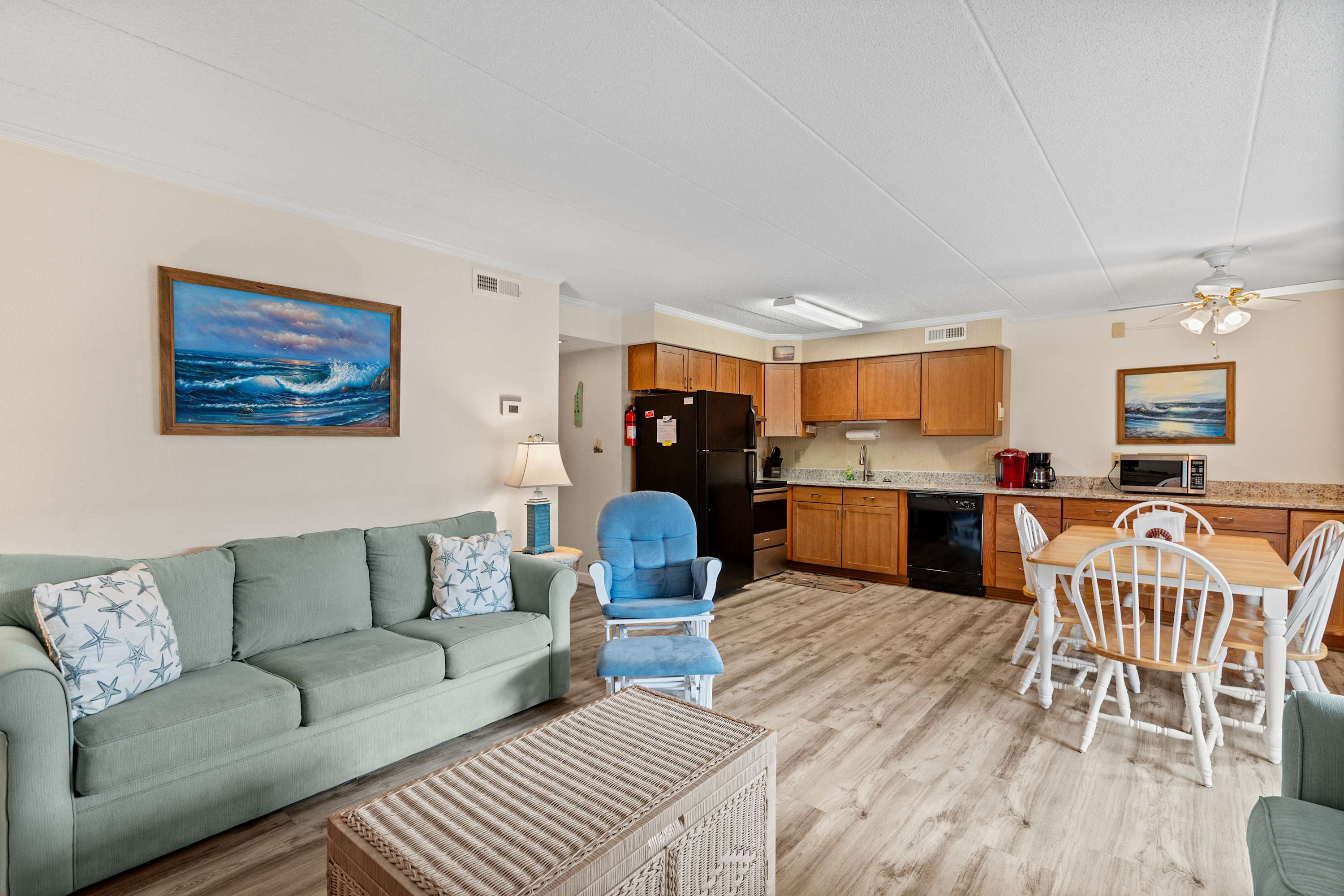 Salty Sands 4 208
