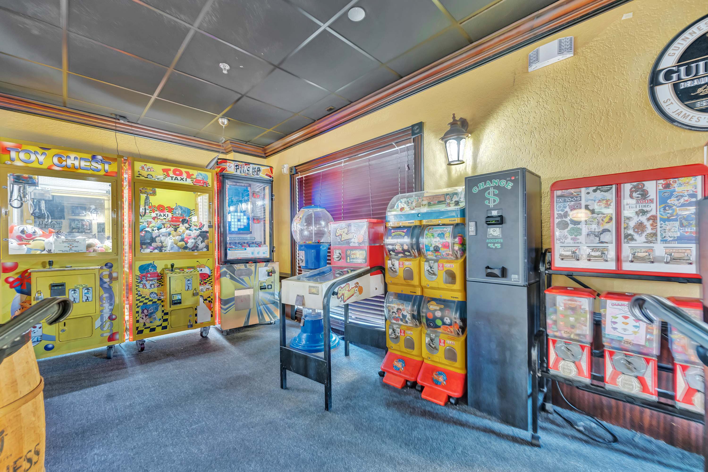 $100 Disney Gift Card! Heated Pirate Ship Pool! 6