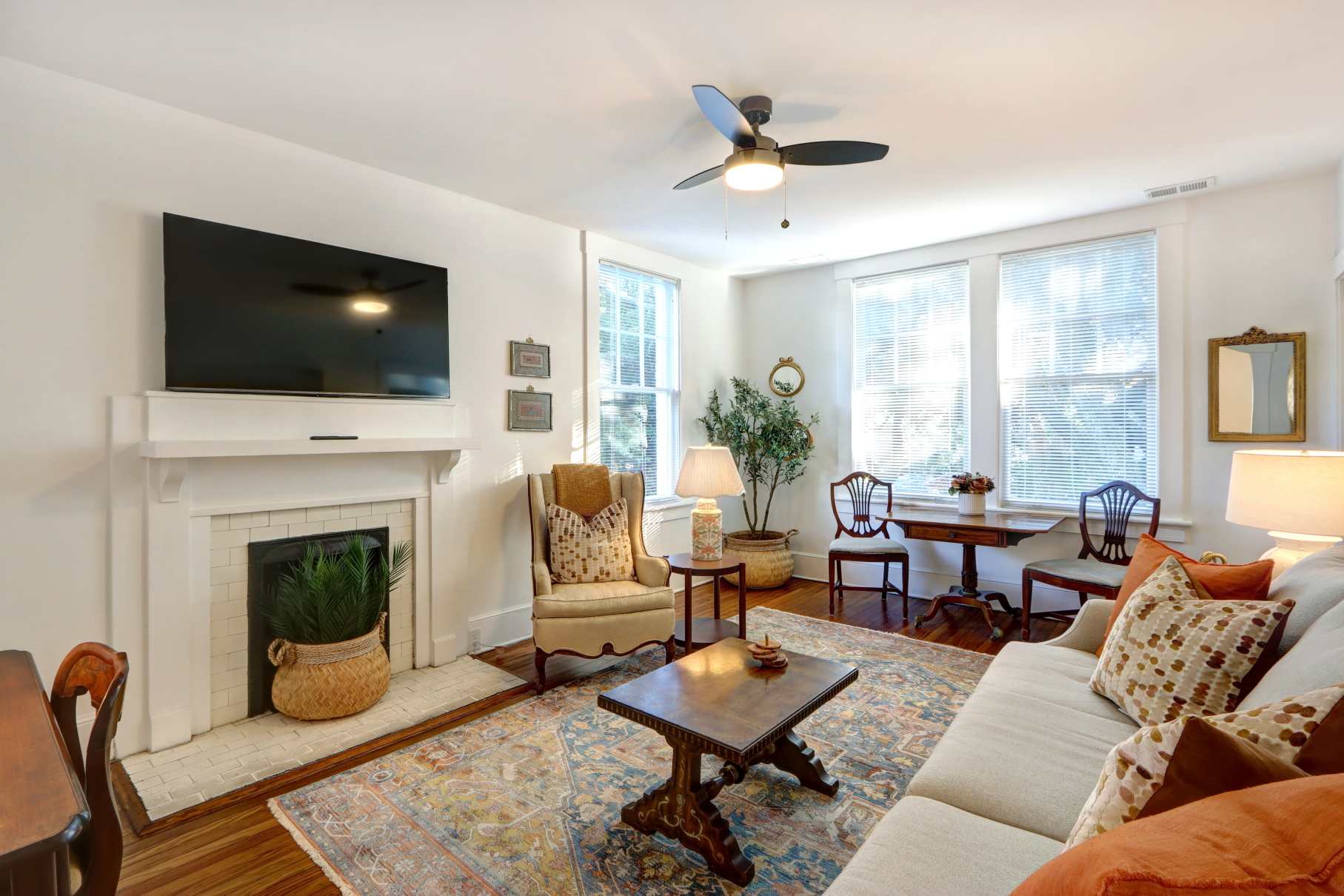 Luxury Stay In A Restored 1920s Savannah Home - Savannah, GA