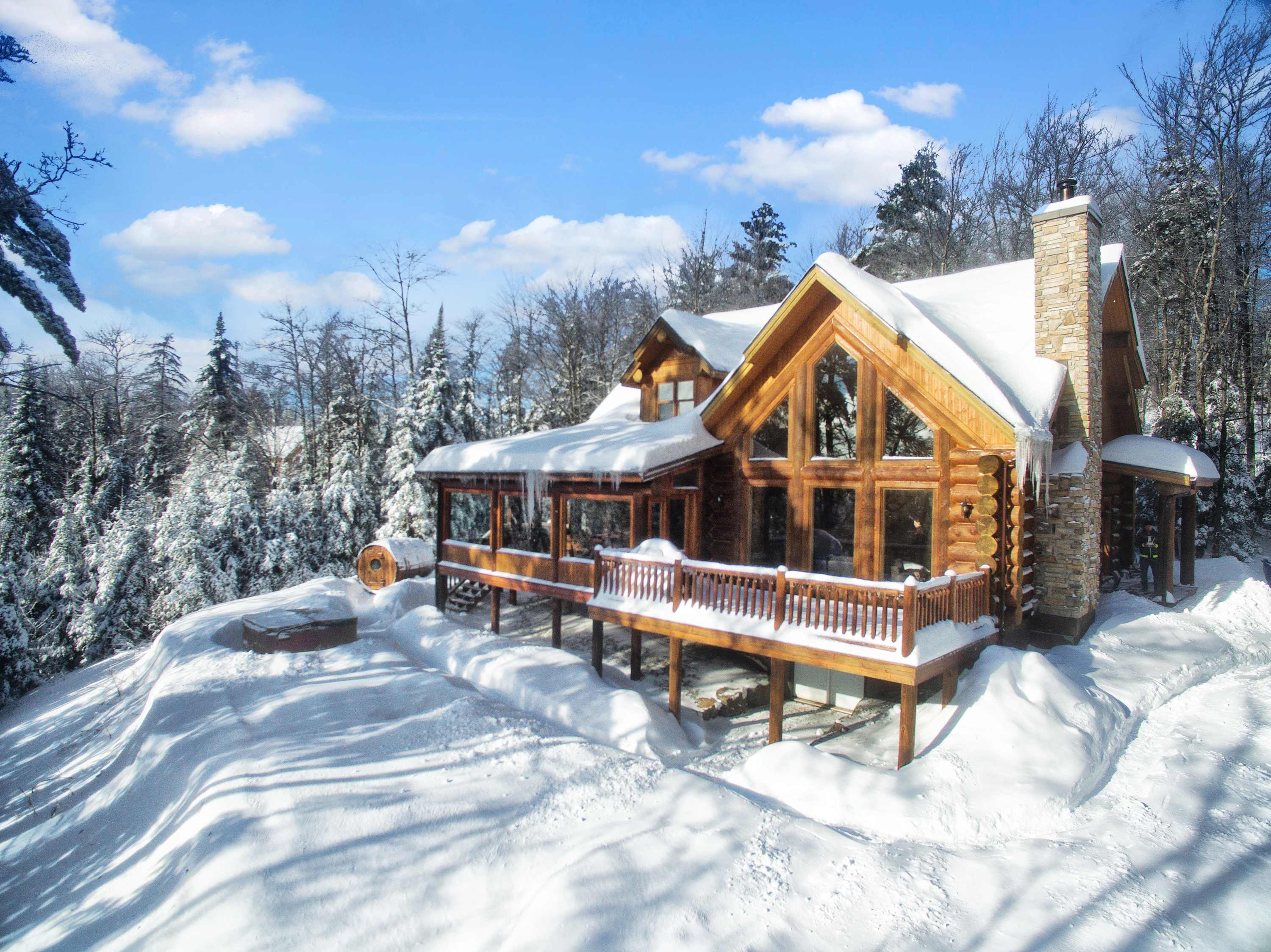 Blue Moose Private pool, spa & lake access — Mille-Isles, QC — vacation rental