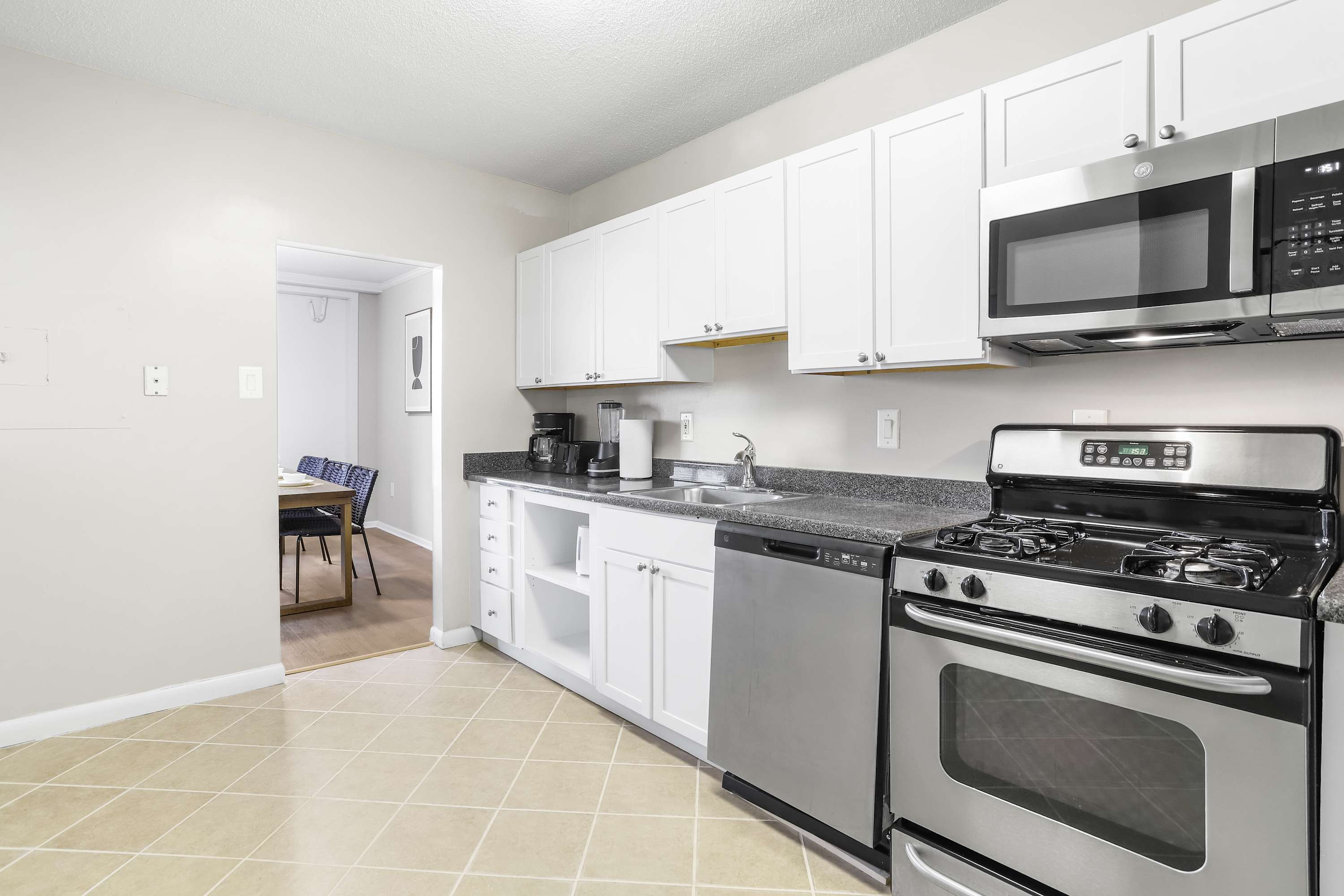 Modern Apt in Crystal City Near the Airport
