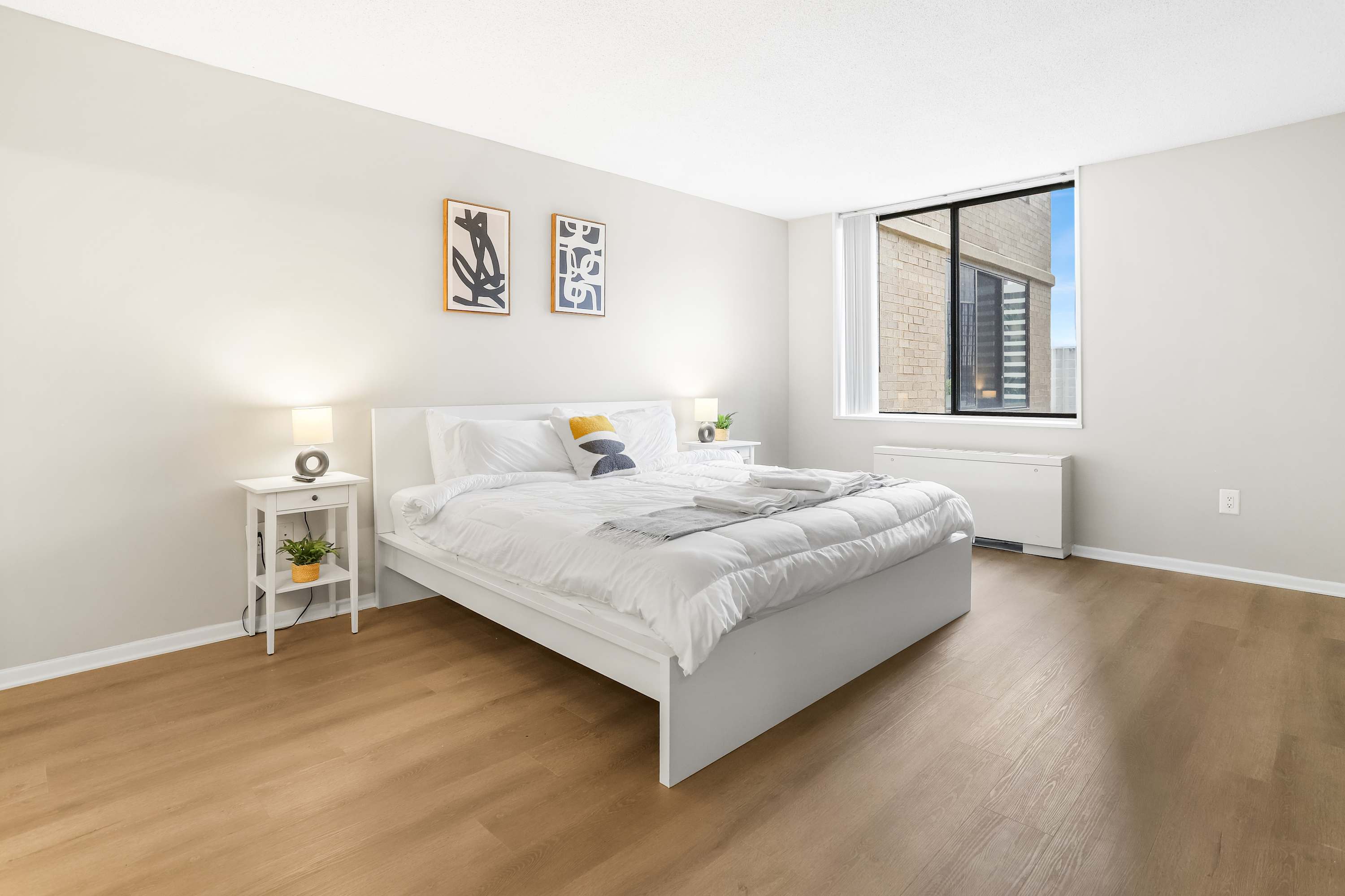 Modern Apt in Crystal City Near the Airport