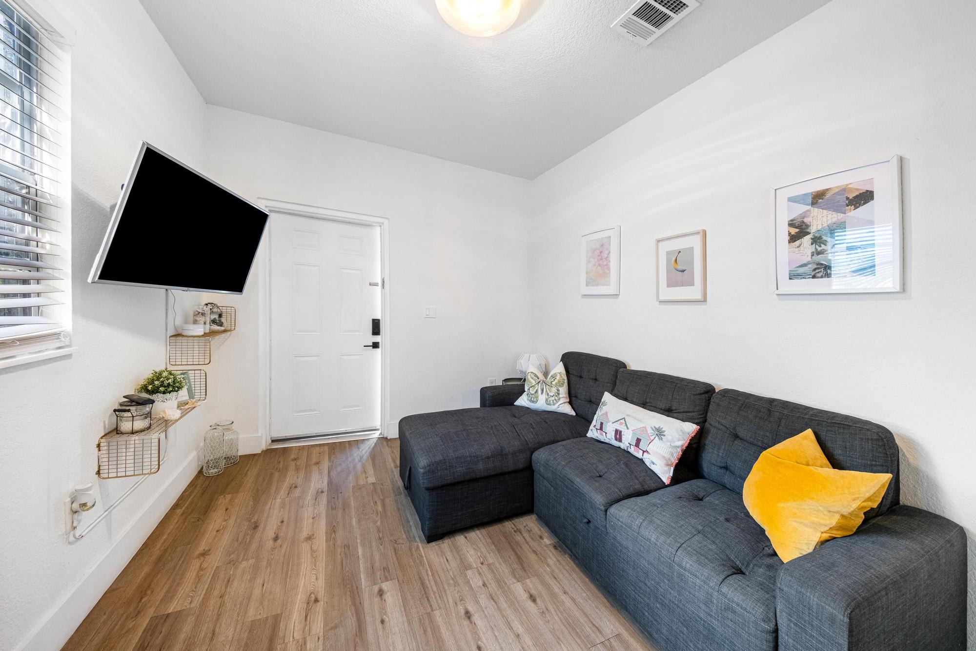 Retro Miami Getaway with Free Parking 1 Minute from Beach