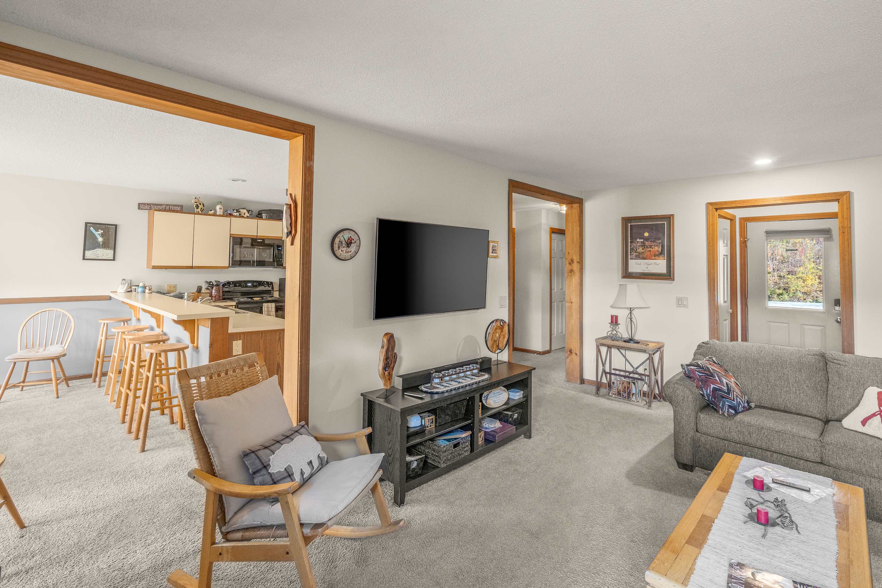 White Oak Lodge Shuttle to Mt Snow w Fireplace | Photo 8