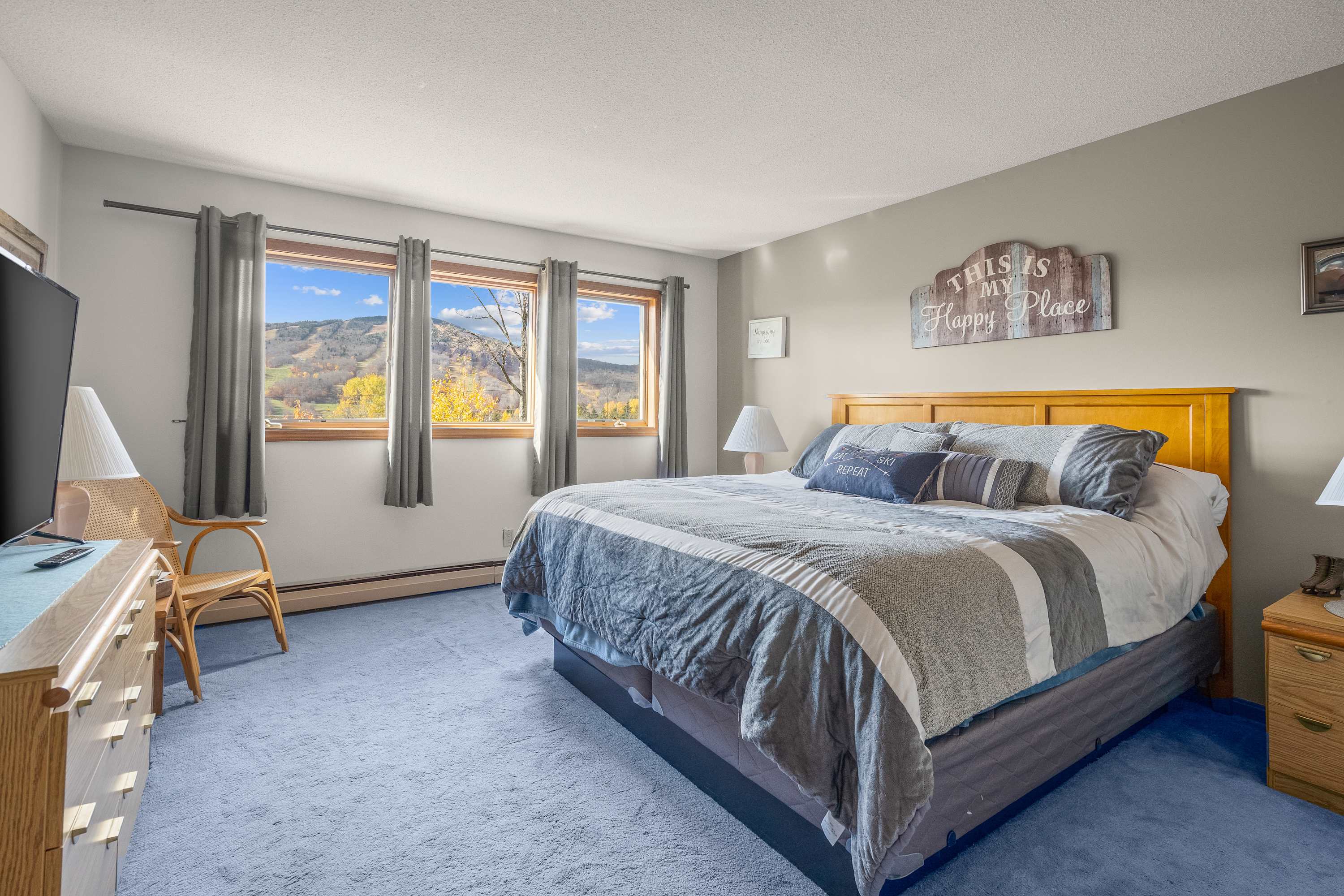 White Oak Lodge Shuttle to Mt Snow w Fireplace | Photo 16