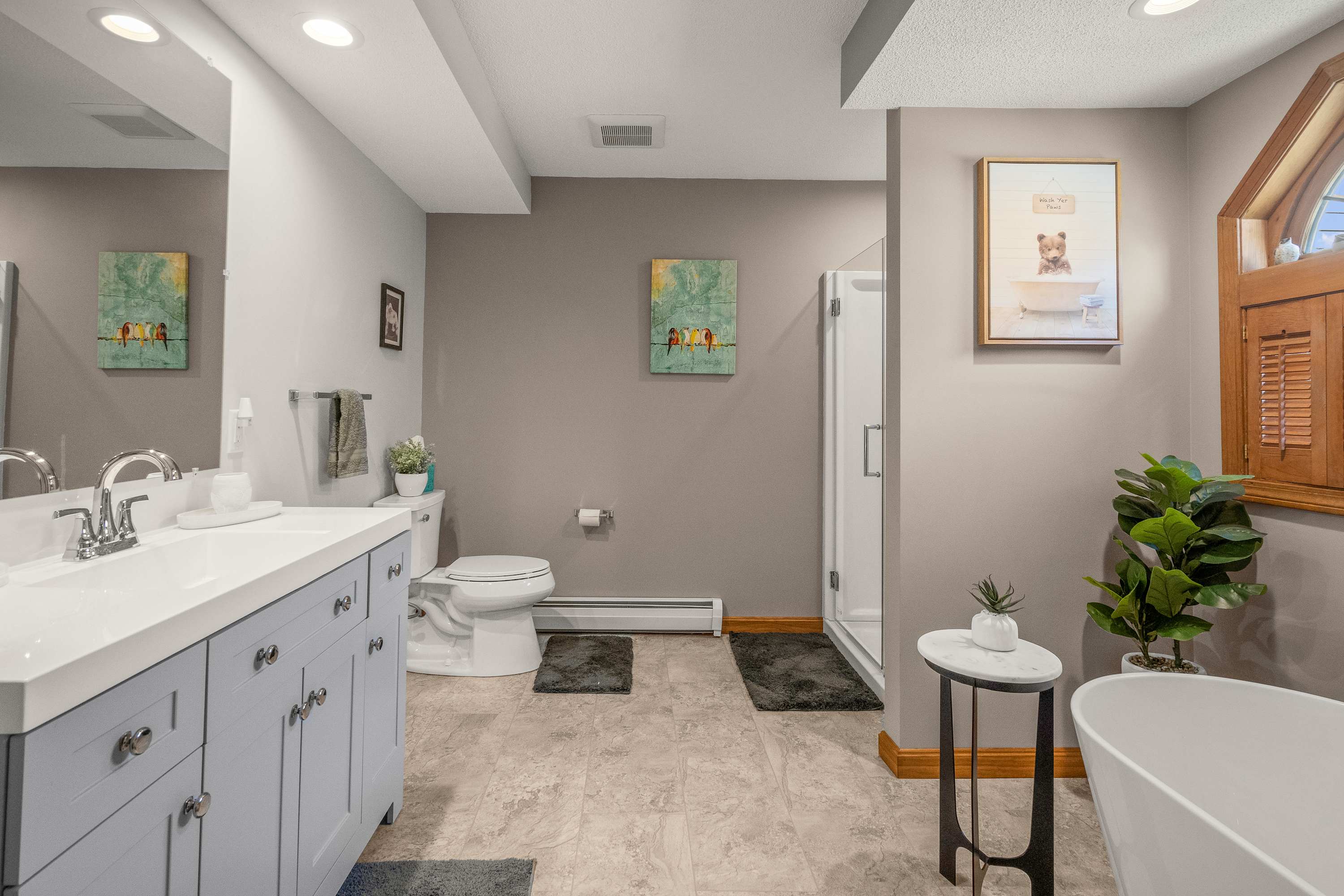 White Oak Lodge Shuttle to Mt Snow w Fireplace | Photo 17