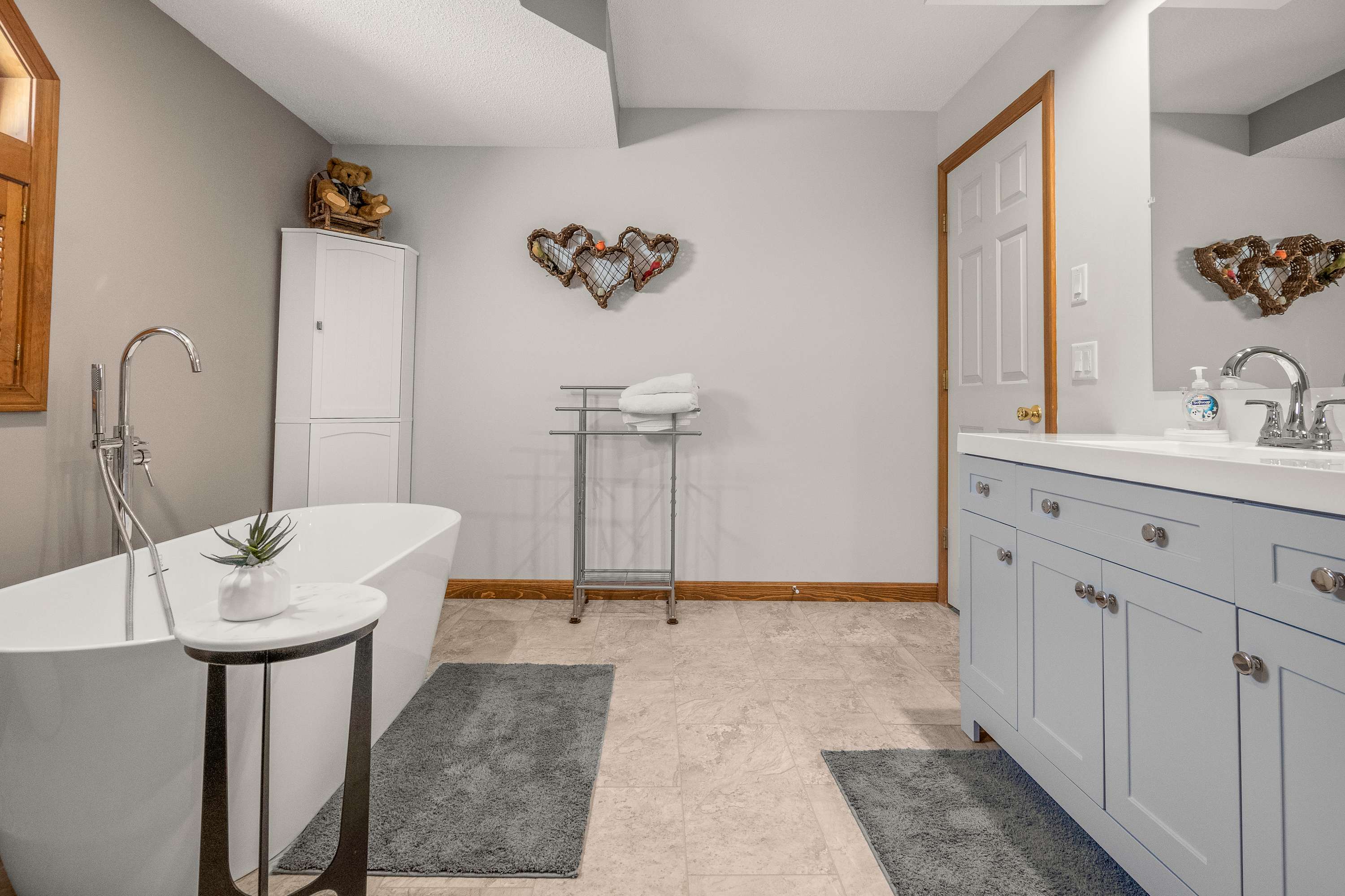 White Oak Lodge Shuttle to Mt Snow w Fireplace | Photo 19