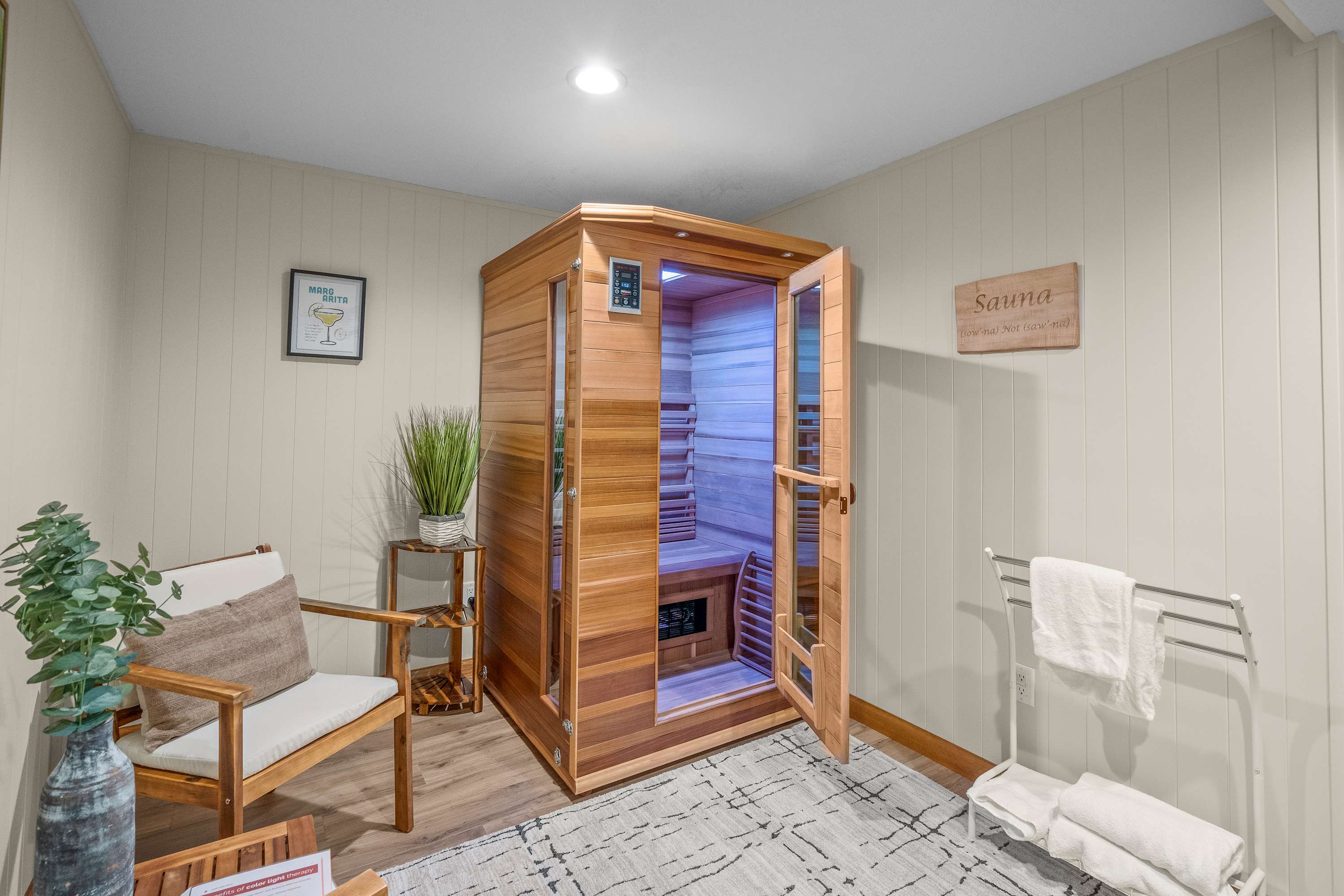 White Oak Lodge Shuttle to Mt Snow w Fireplace | Photo 5