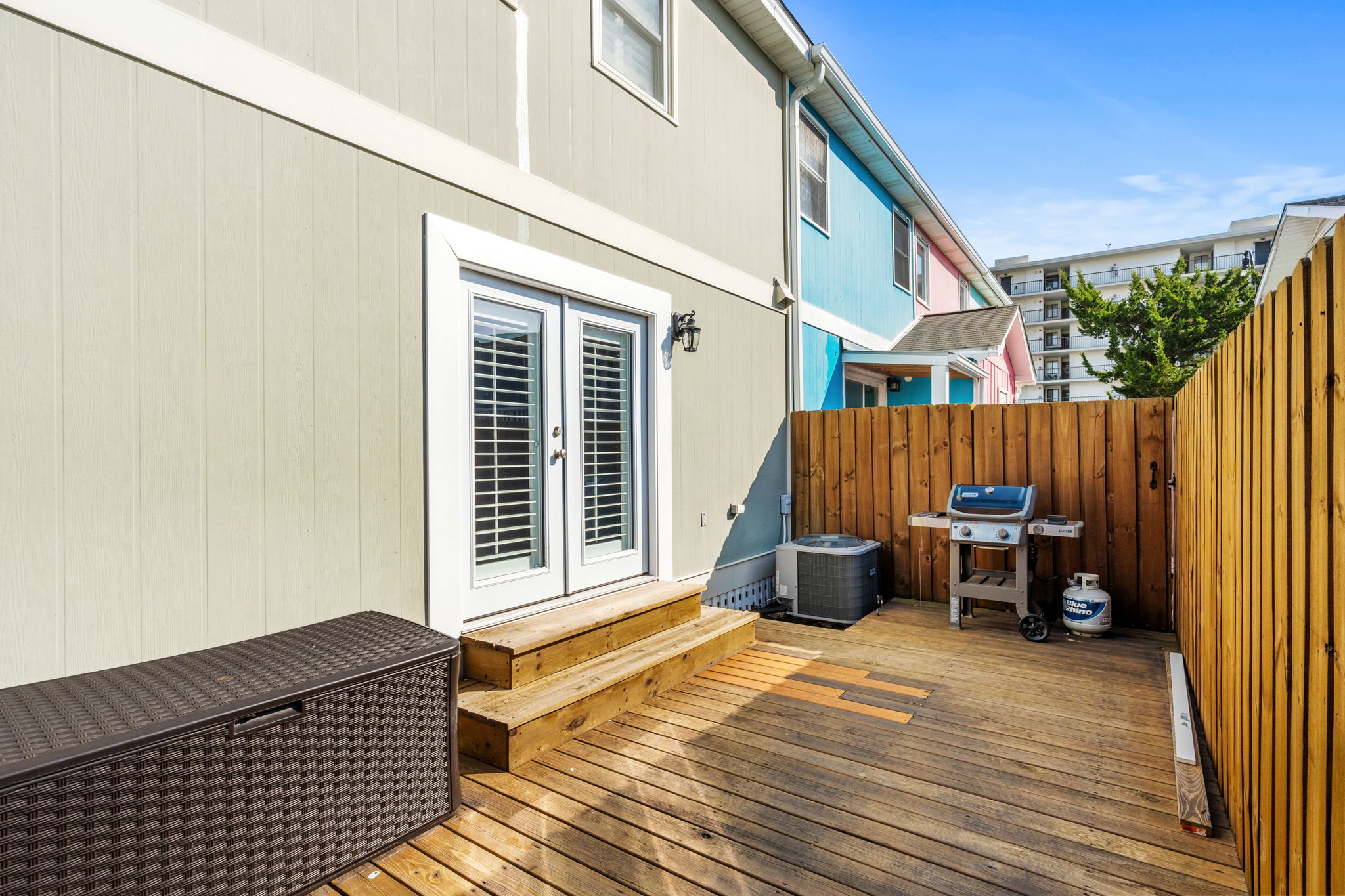 Outdoor area with grill