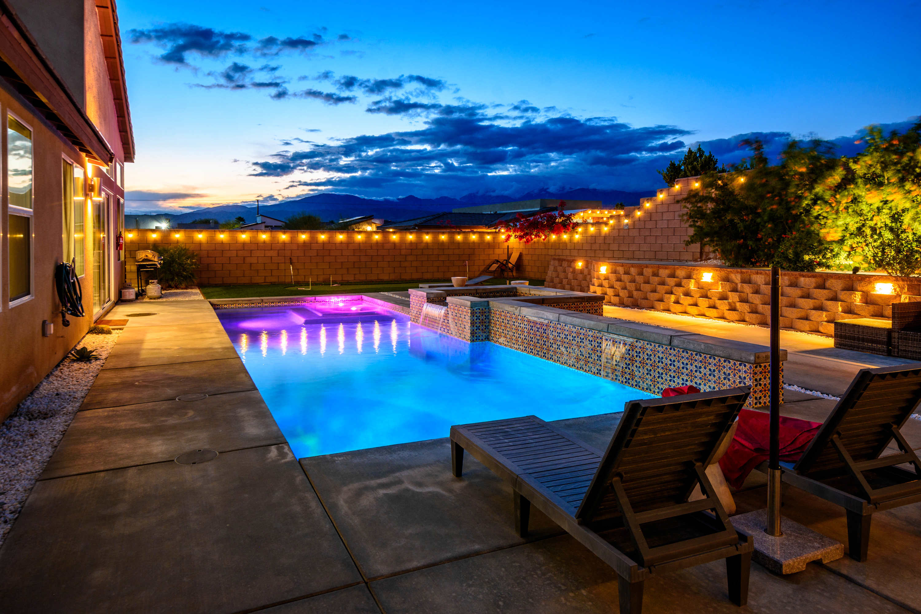Please inquire if you would like heat the pool for an additional fee. Spa heat is included with your stay at no fee.
