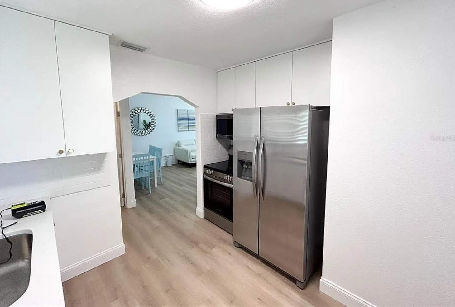 Newly Renovated Modern Apartment - 2 of 2