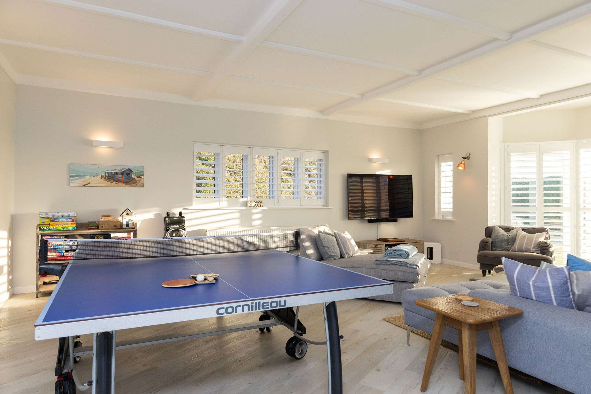 Large games room with table tennis & TV.