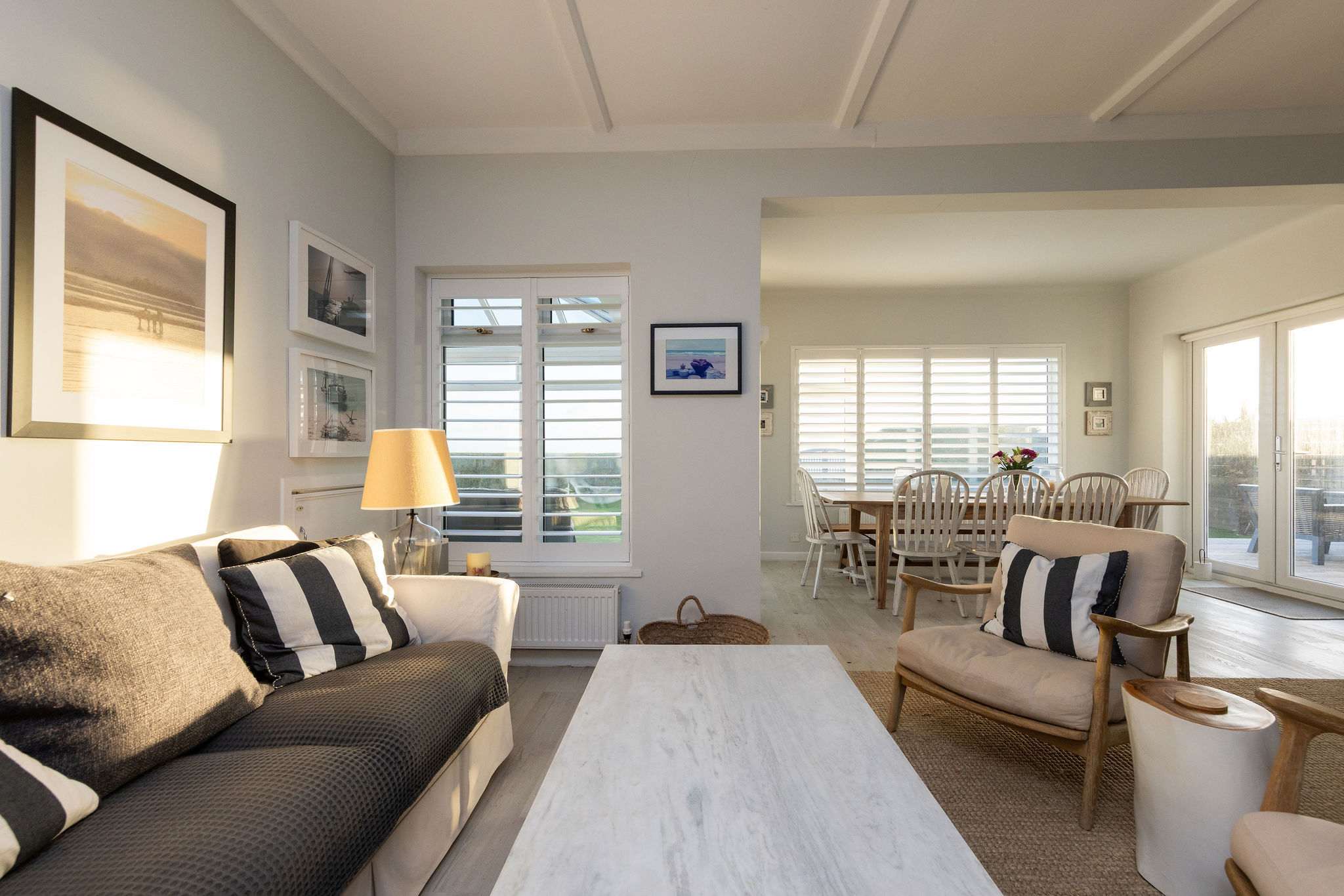 Bright open plan living & dining area for 10 guests, the prefect room for all the family!