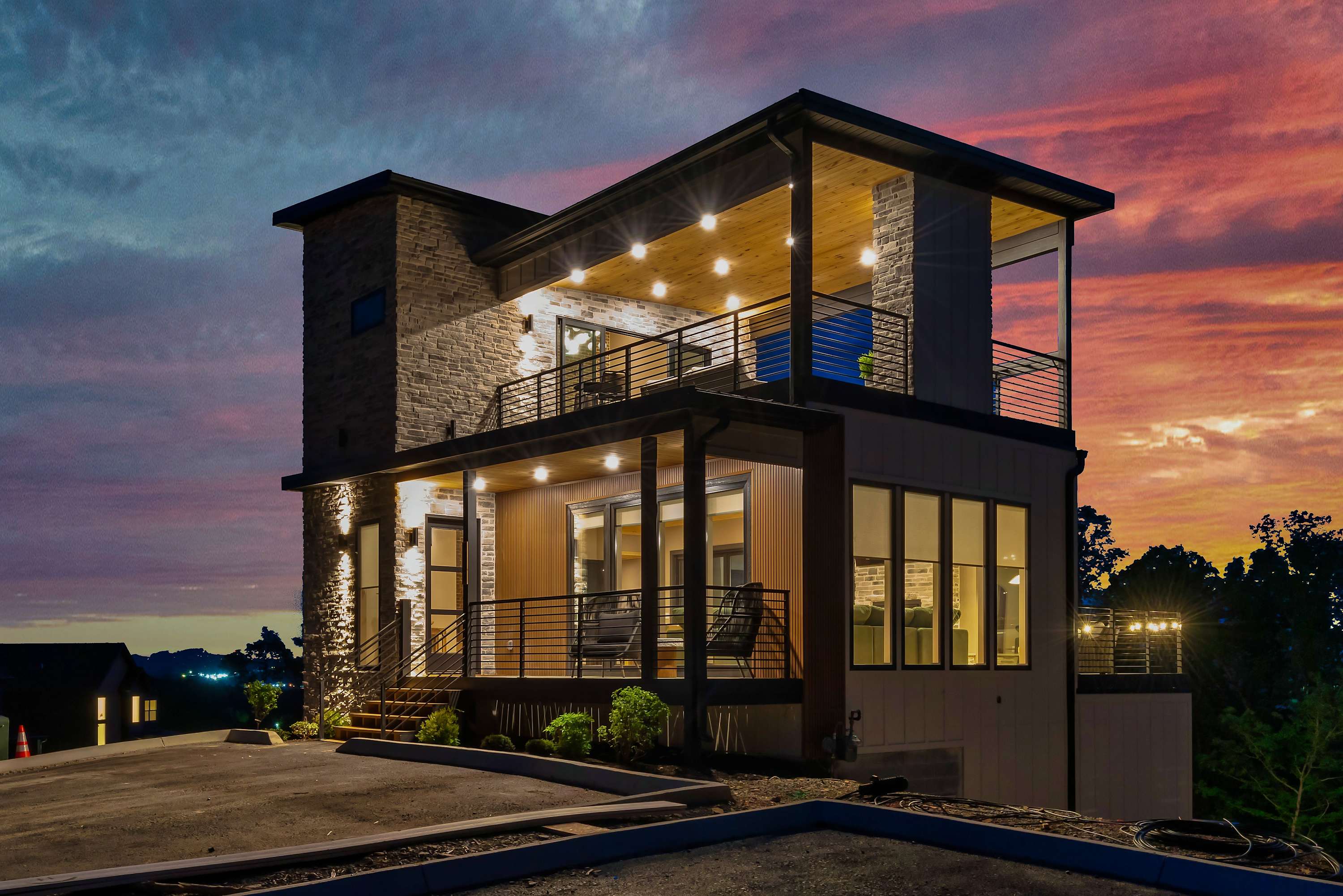 Family Luxury Stay, Sleeps 6, Roof Deck & Hot Tub — Sevierville, TN — vacation rental