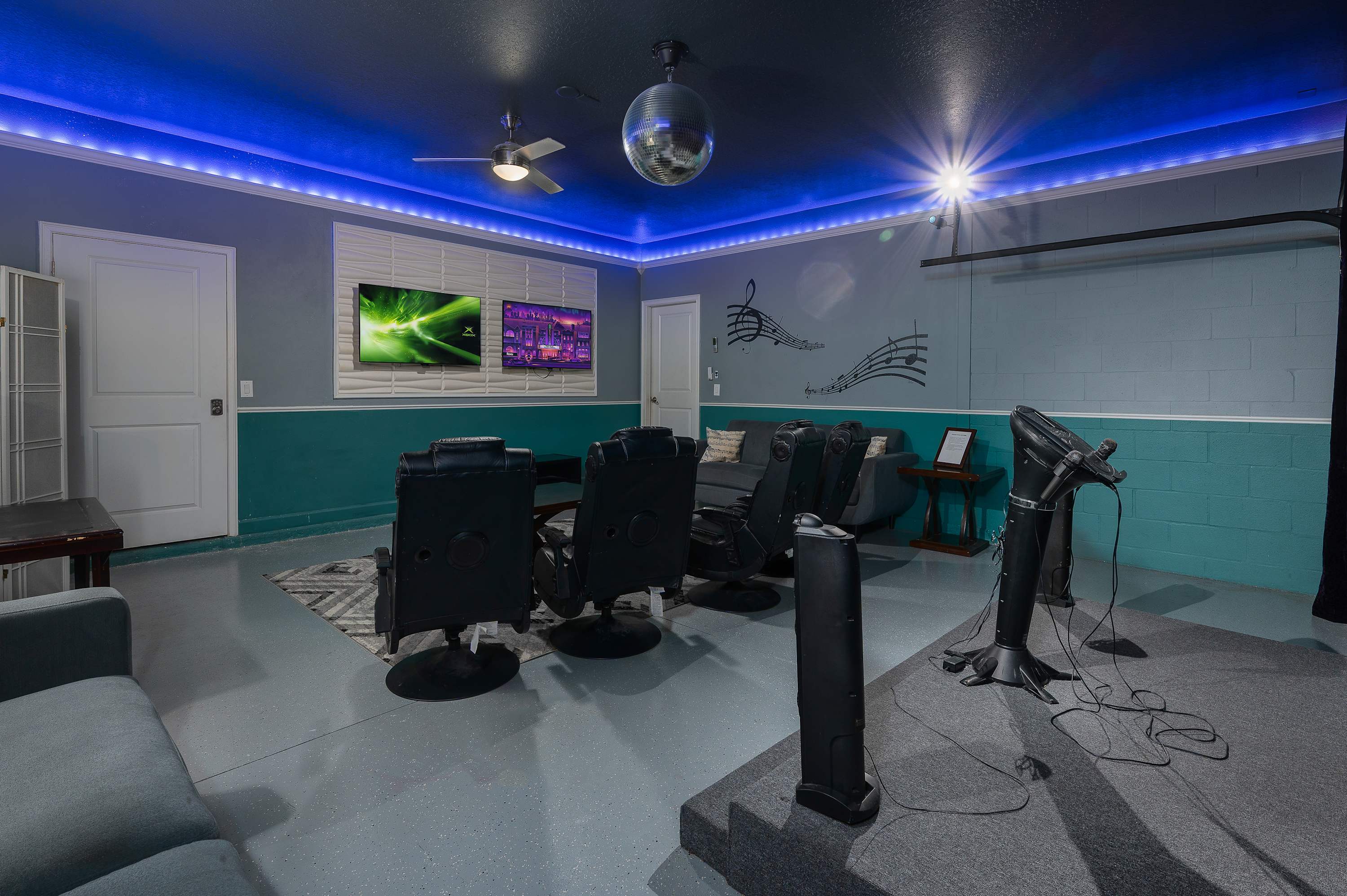 Family home w/ pool, cinema & resort access