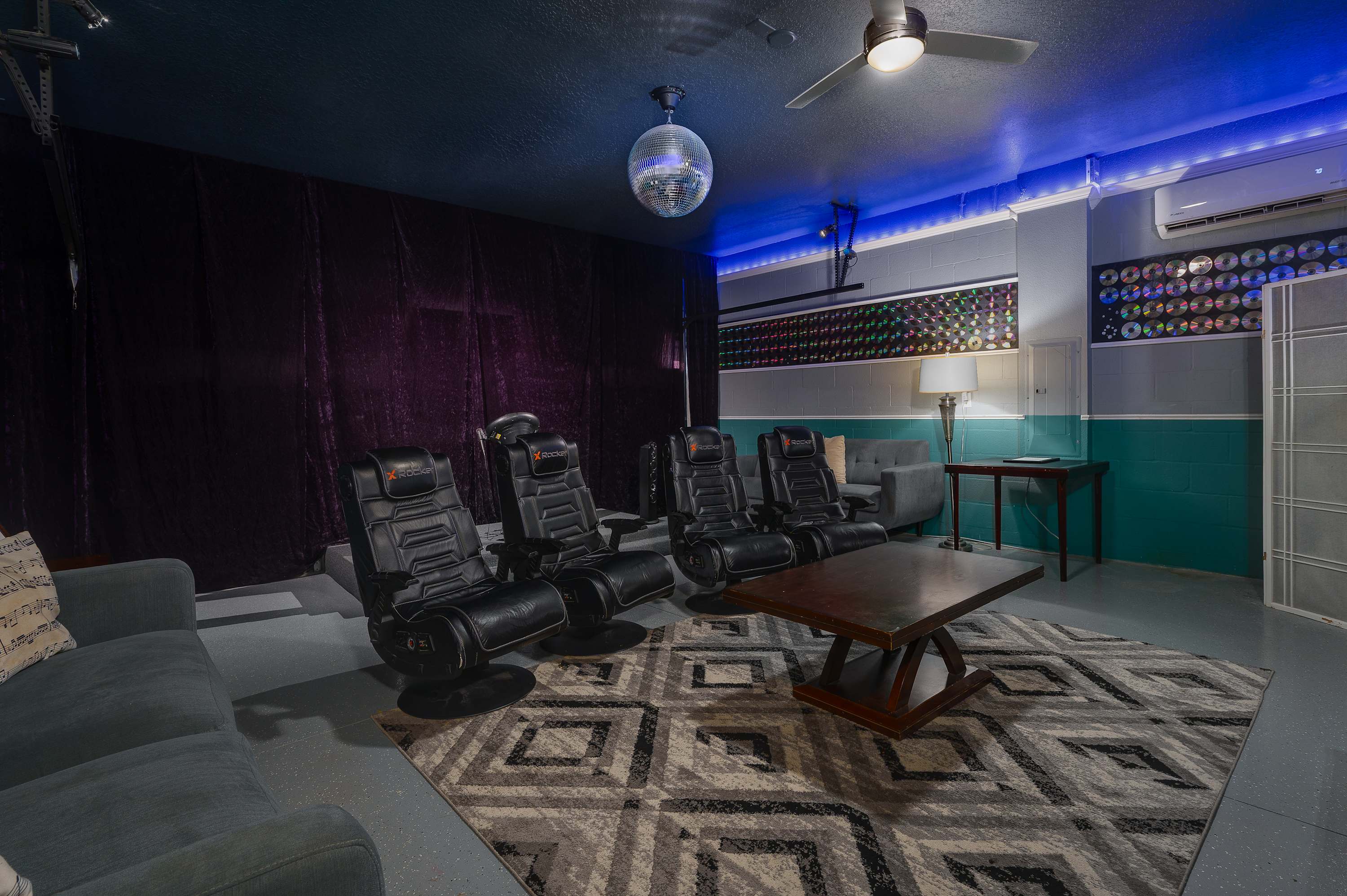 Family home w/ pool, cinema & resort access