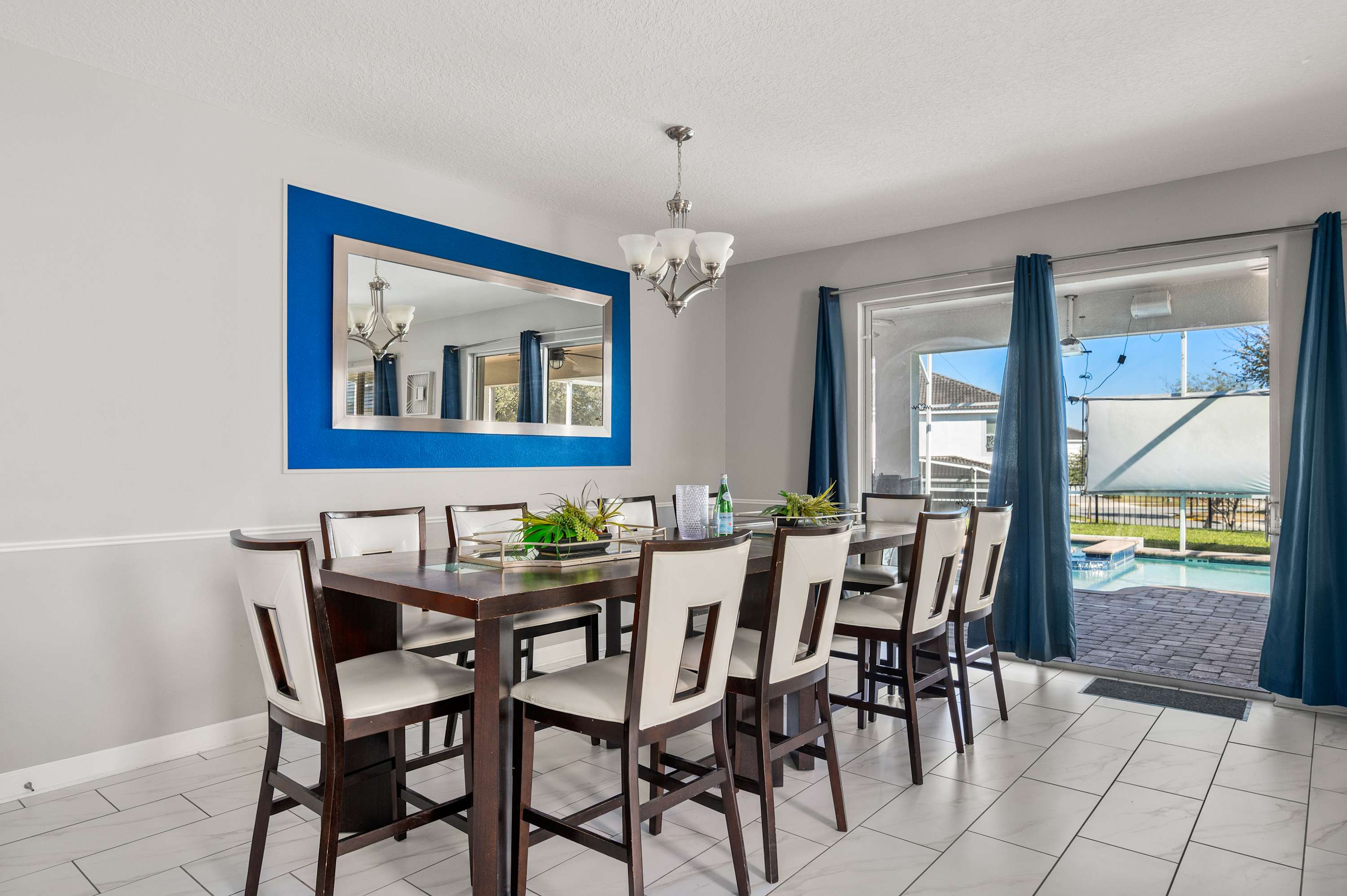 Family home w/ pool, cinema & resort access