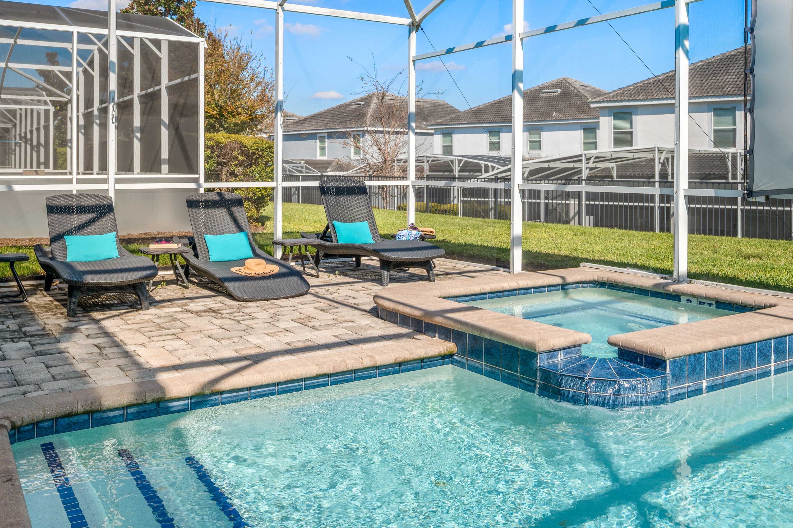 Family home w/ pool, cinema & resort access