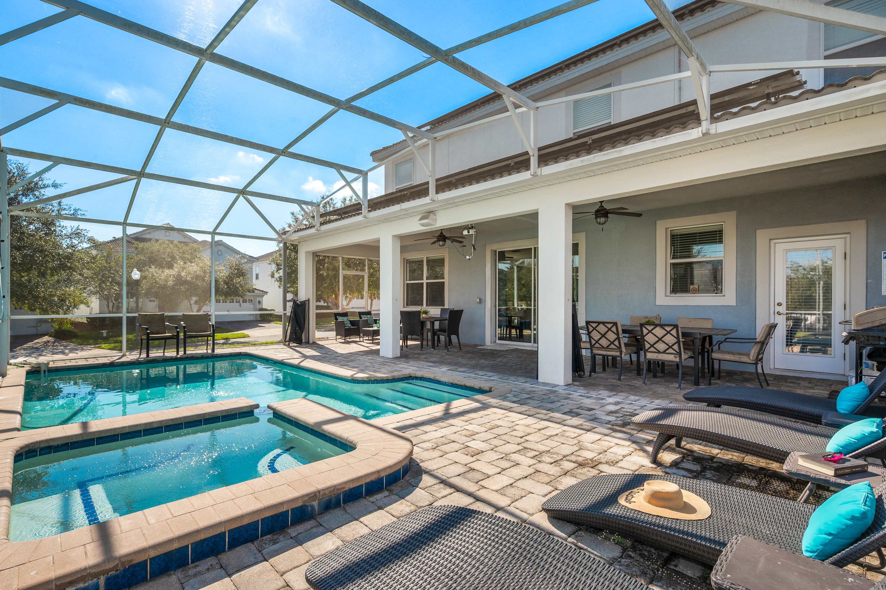 Family home w/ pool, cinema & resort access