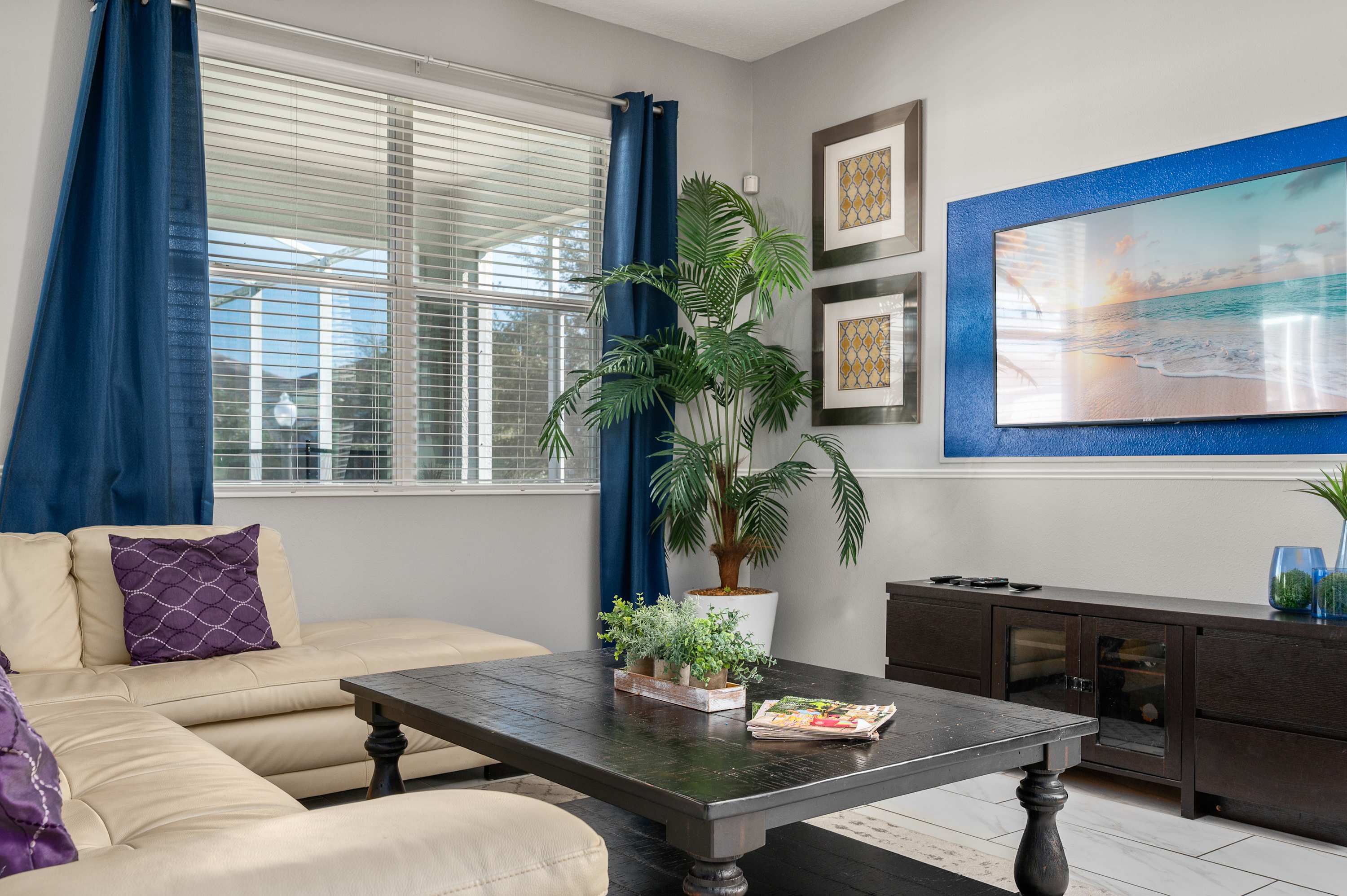 Family home w/ pool, cinema & resort access