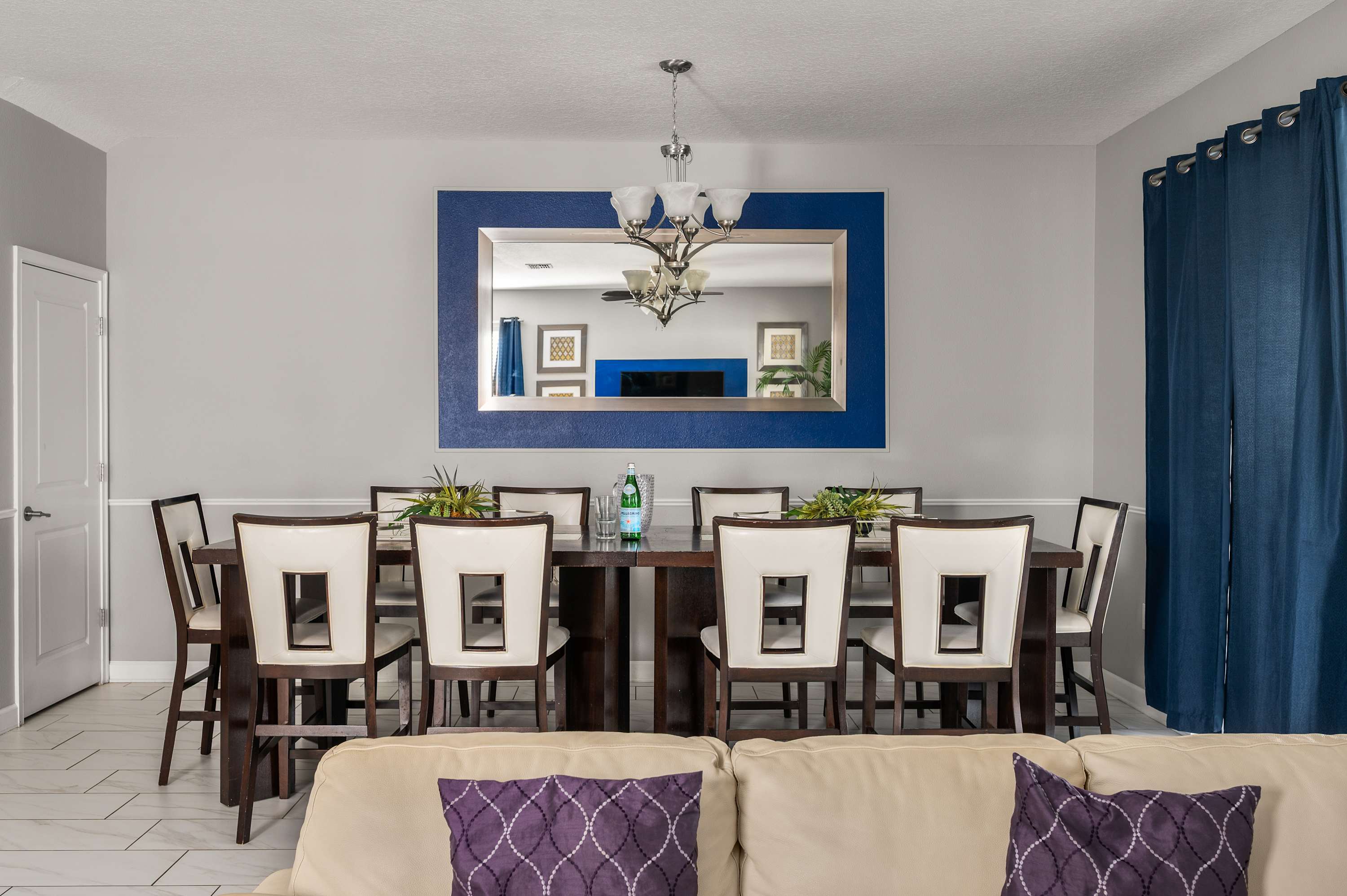 Family home w/ pool, cinema & resort access