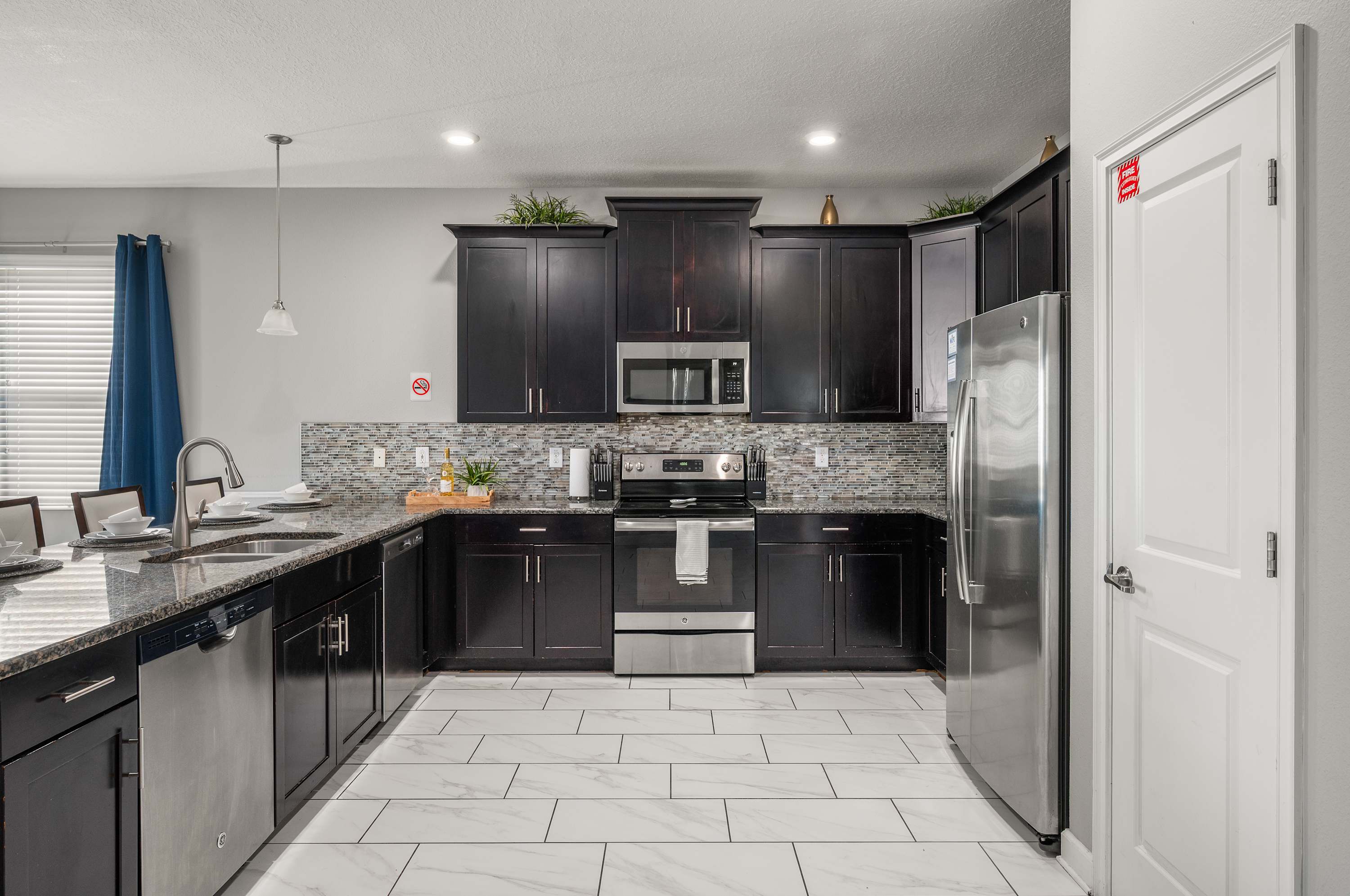 Family home w/ pool, cinema & resort access