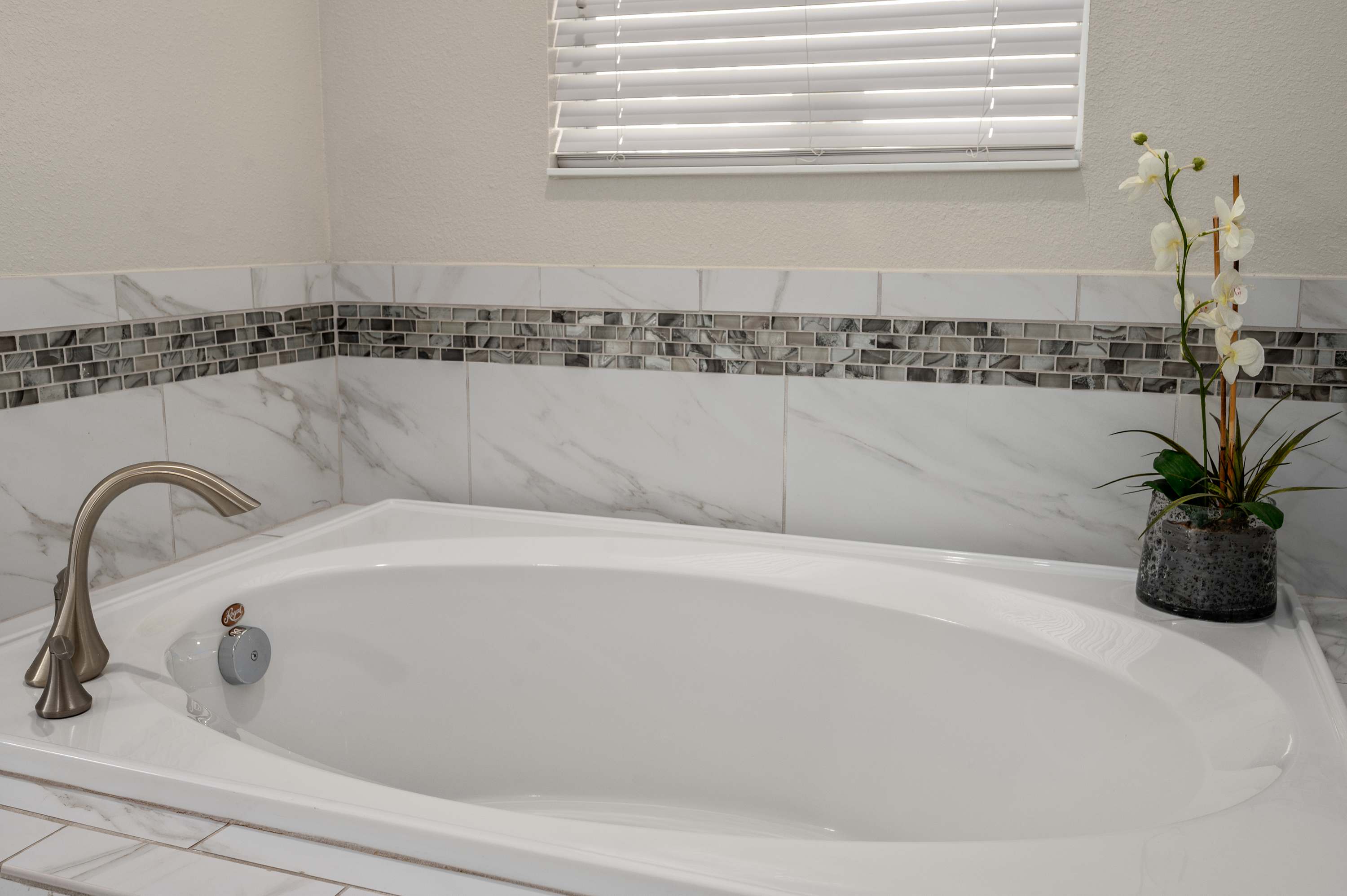 Family home w/ pool, cinema & resort access