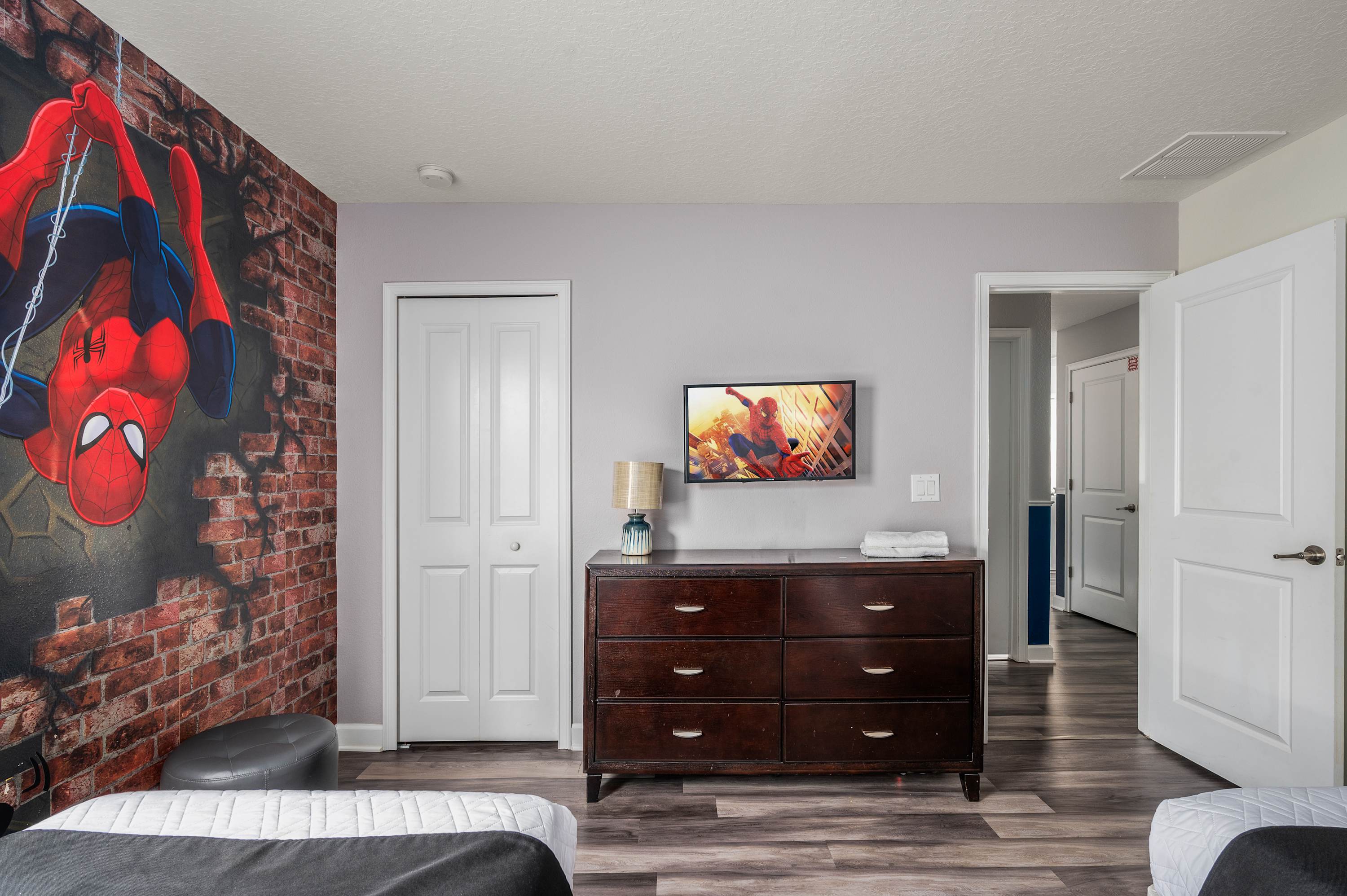 Family home w/ pool, cinema & resort access