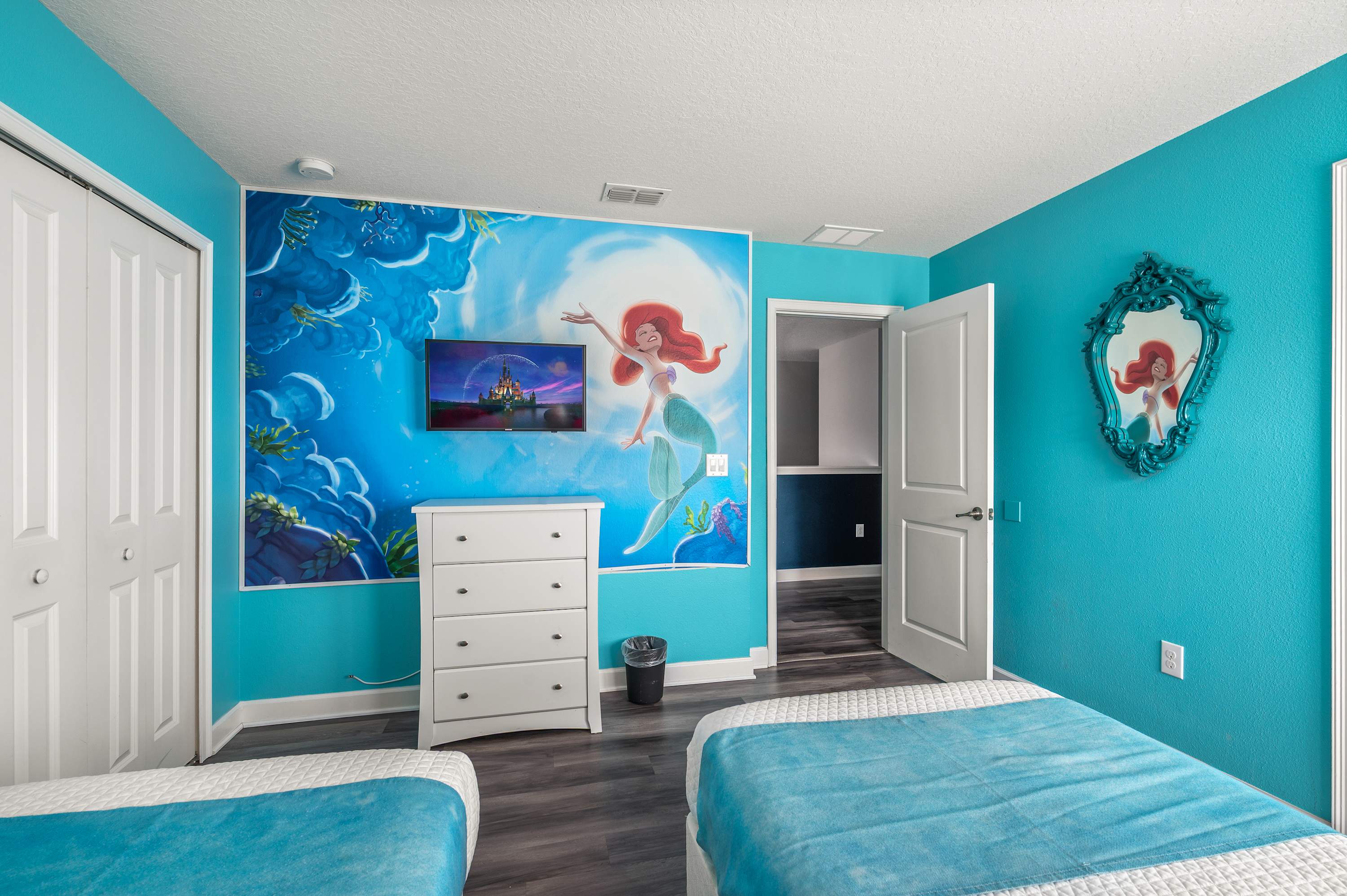 Family home w/ pool, cinema & resort access