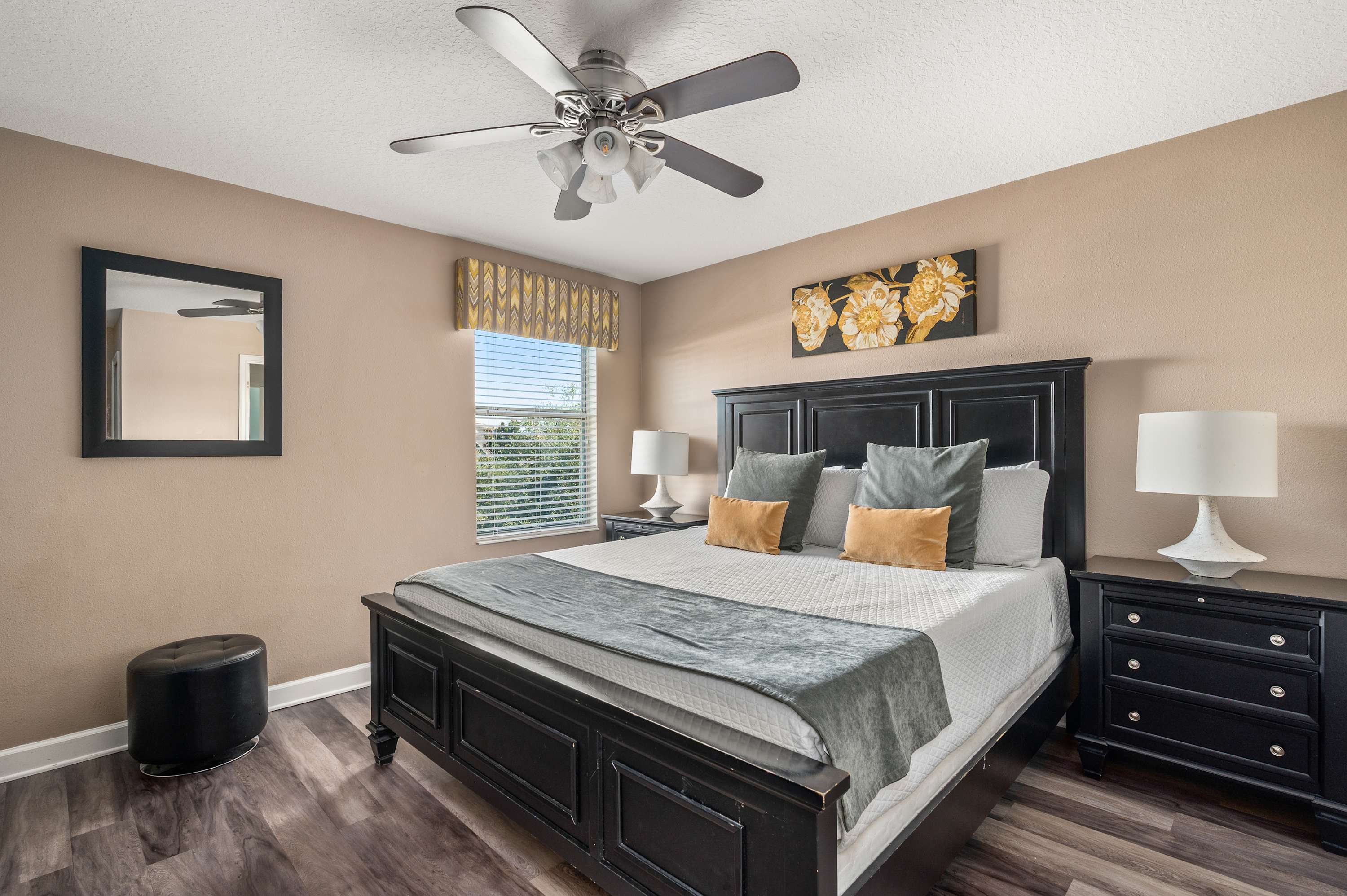 Family home w/ pool, cinema & resort access