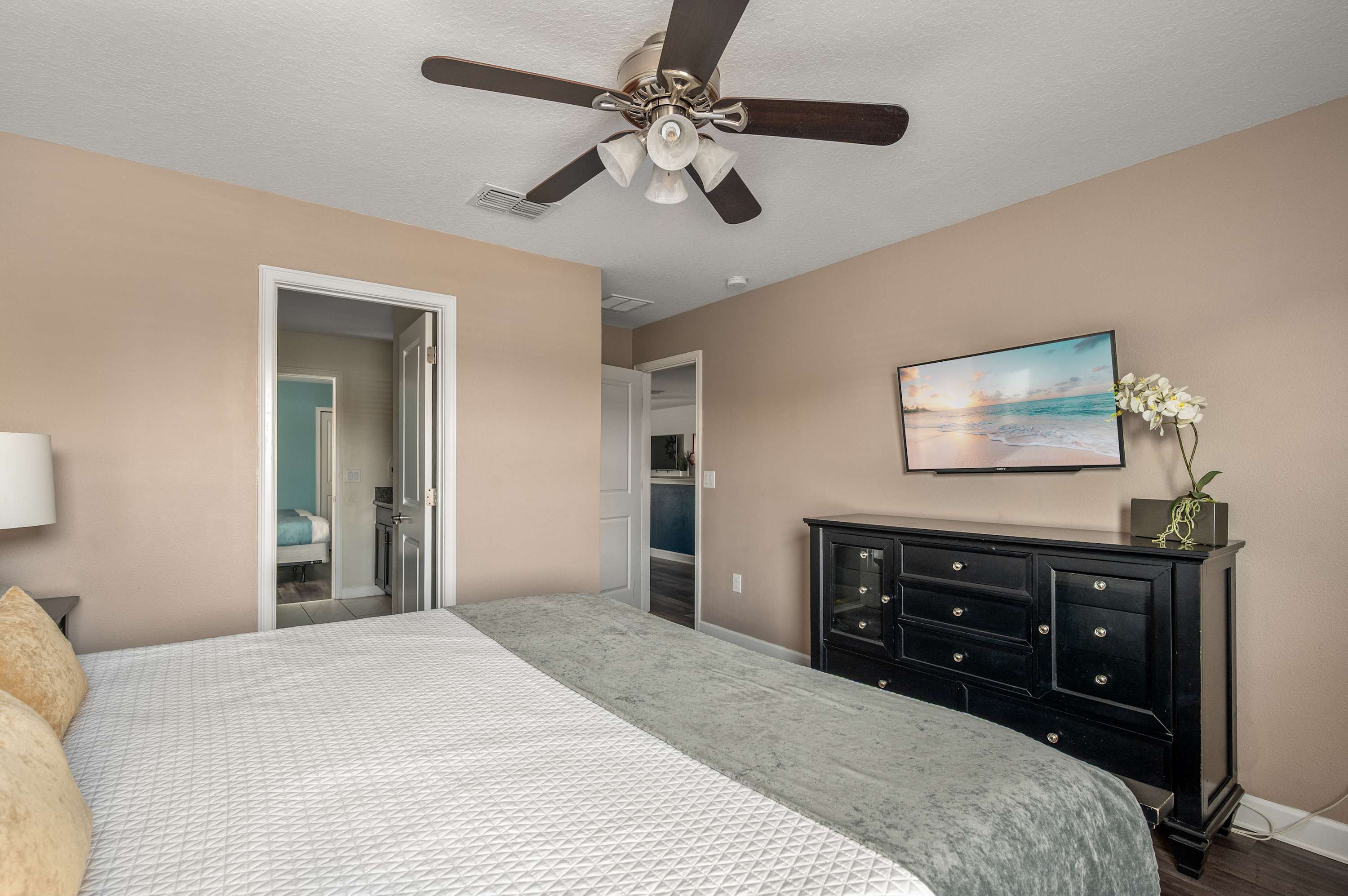 Family home w/ pool, cinema & resort access