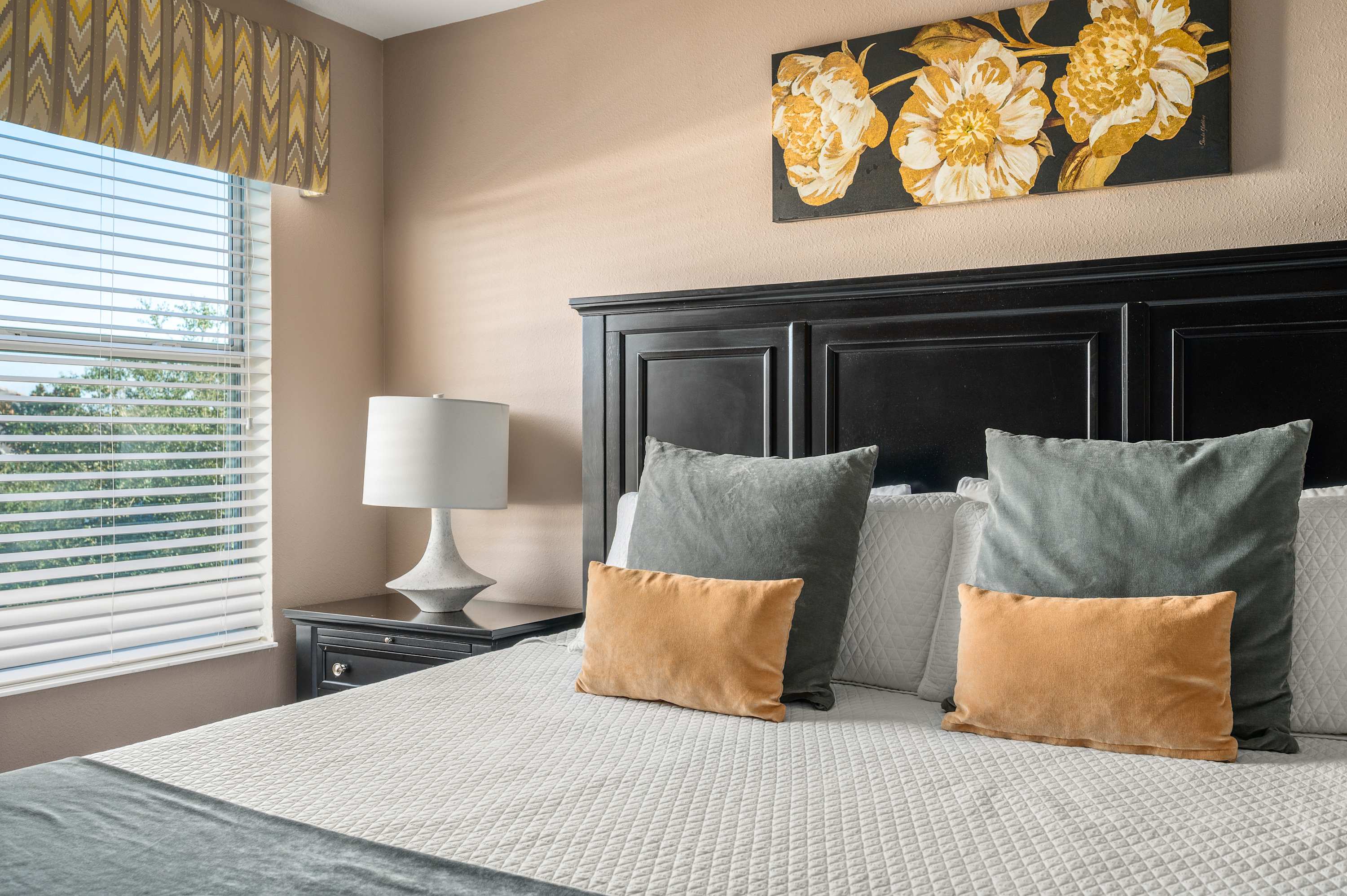 Family home w/ pool, cinema & resort access