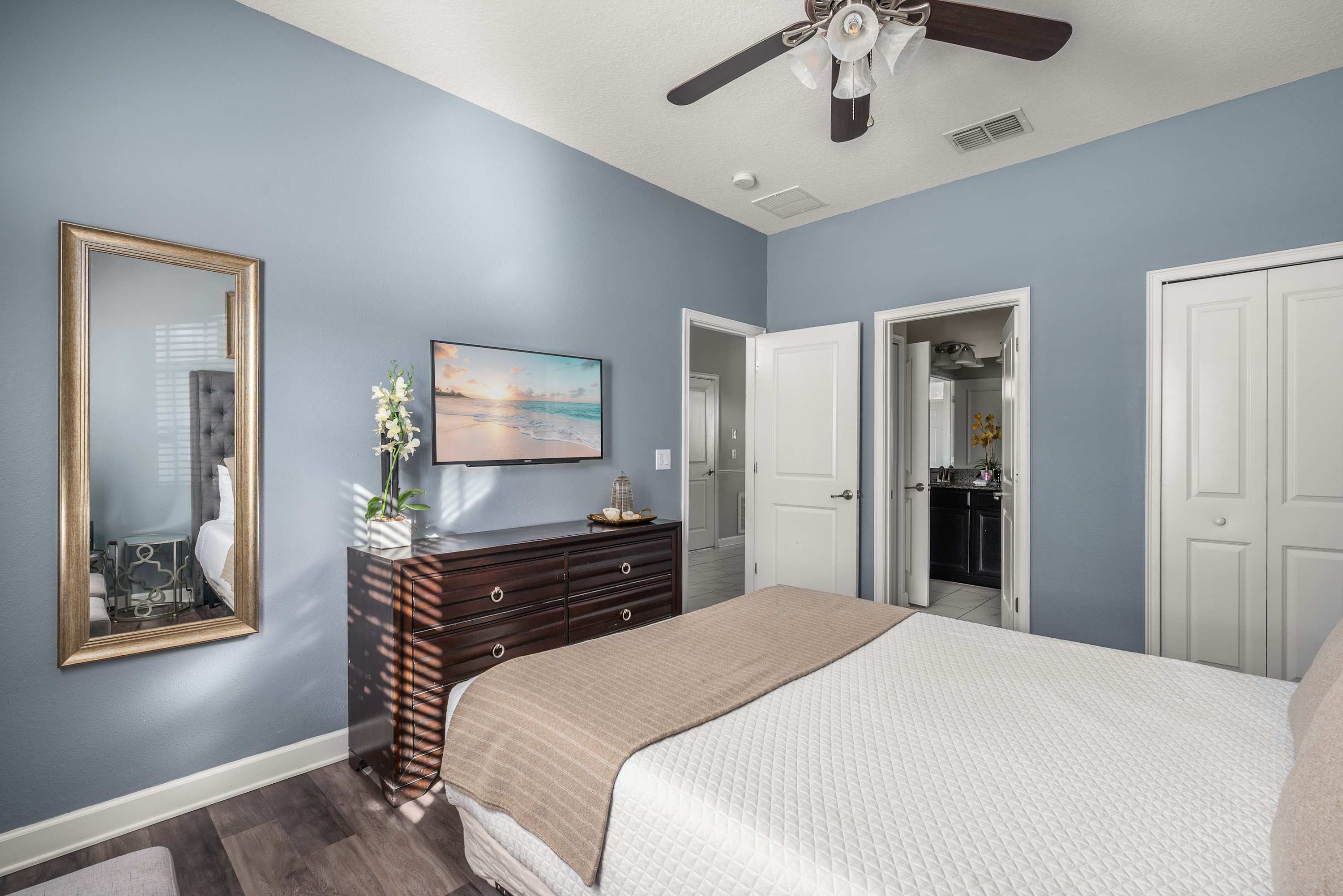 Family home w/ pool, cinema & resort access