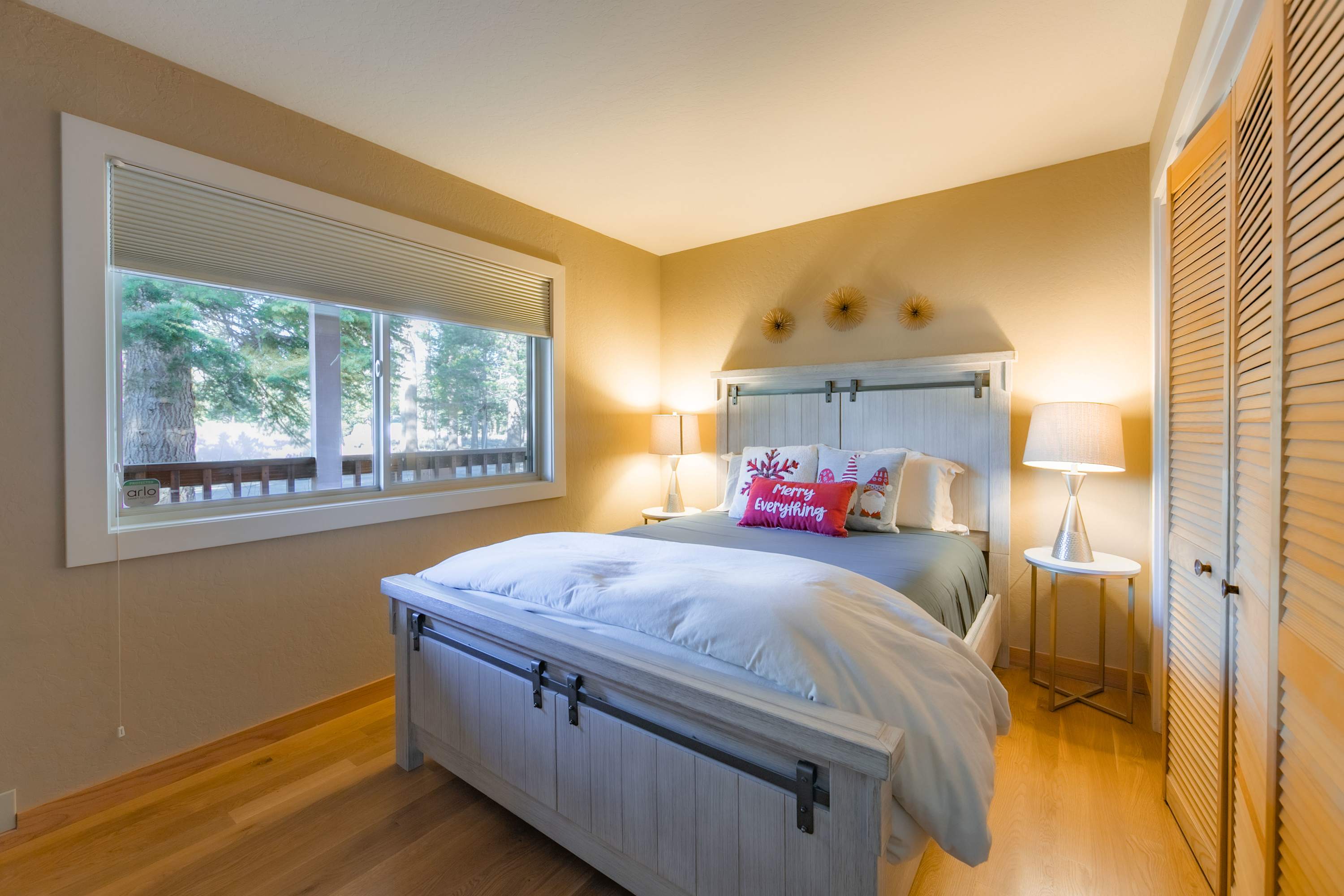 Relax and unwind in the queen room with Smart TV