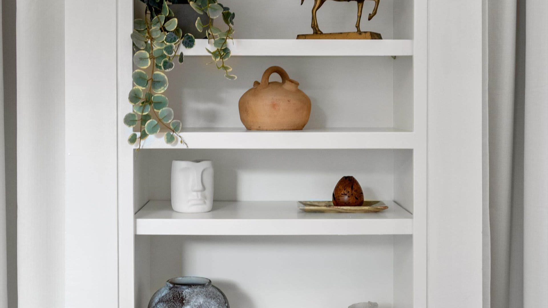 Minimalist shelving with natural, stylish accents