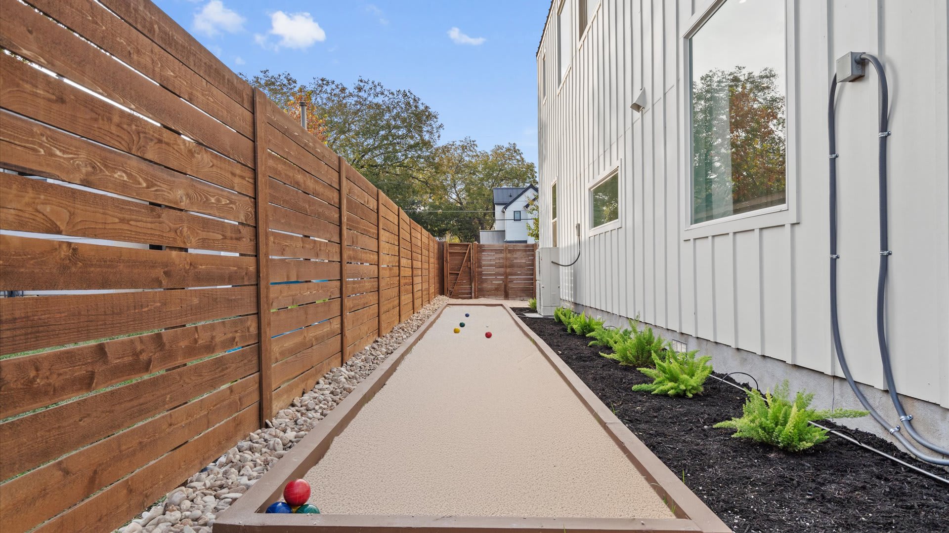 Bonus outdoor entertainment space 