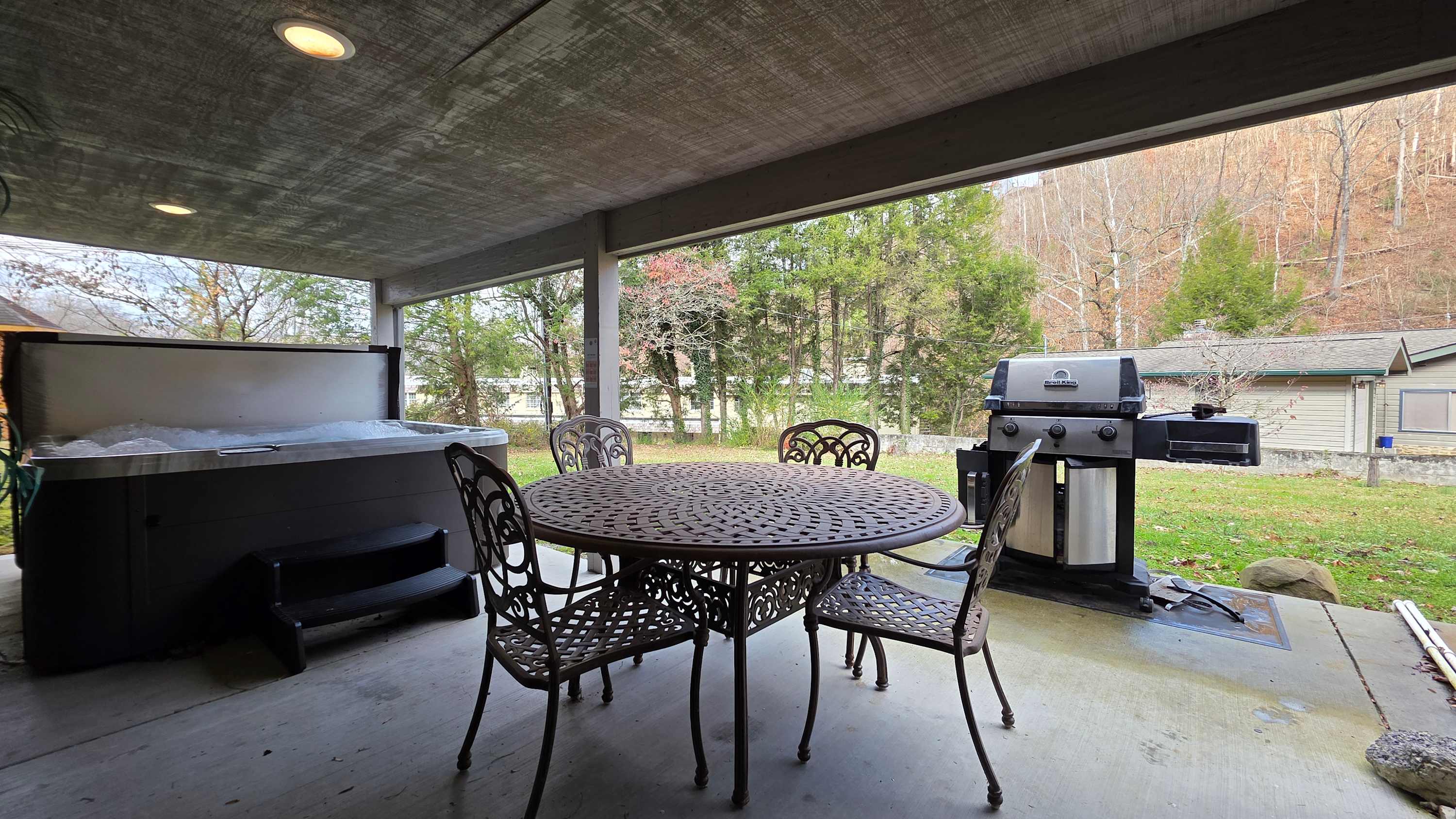Family Friendly Gatlinburg Cabin・Games・Hot Tub — Gatlinburg, TN — vacation rental