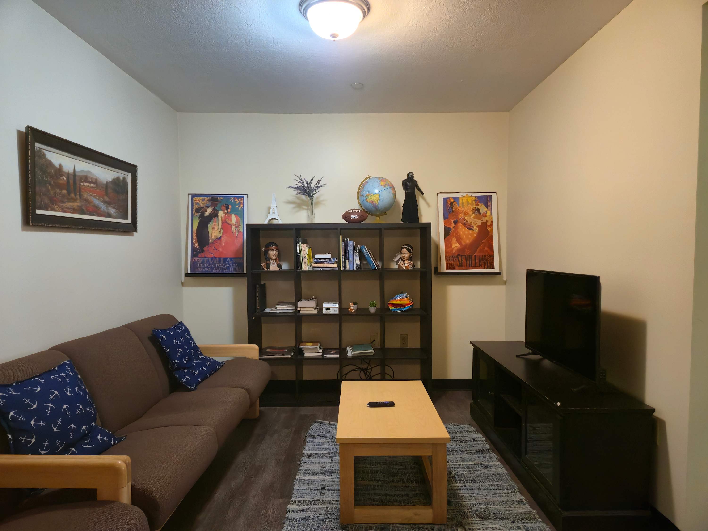 2Bedroom 2Bathroom Apt | Downtown | Walk Anywhere! 2