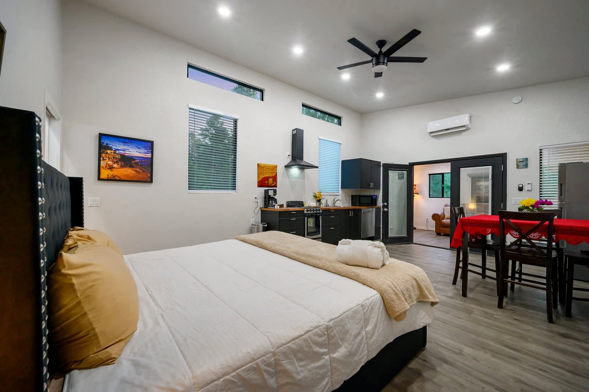 Double Magic - Unique cabin for 6 - pond, hot tub 2