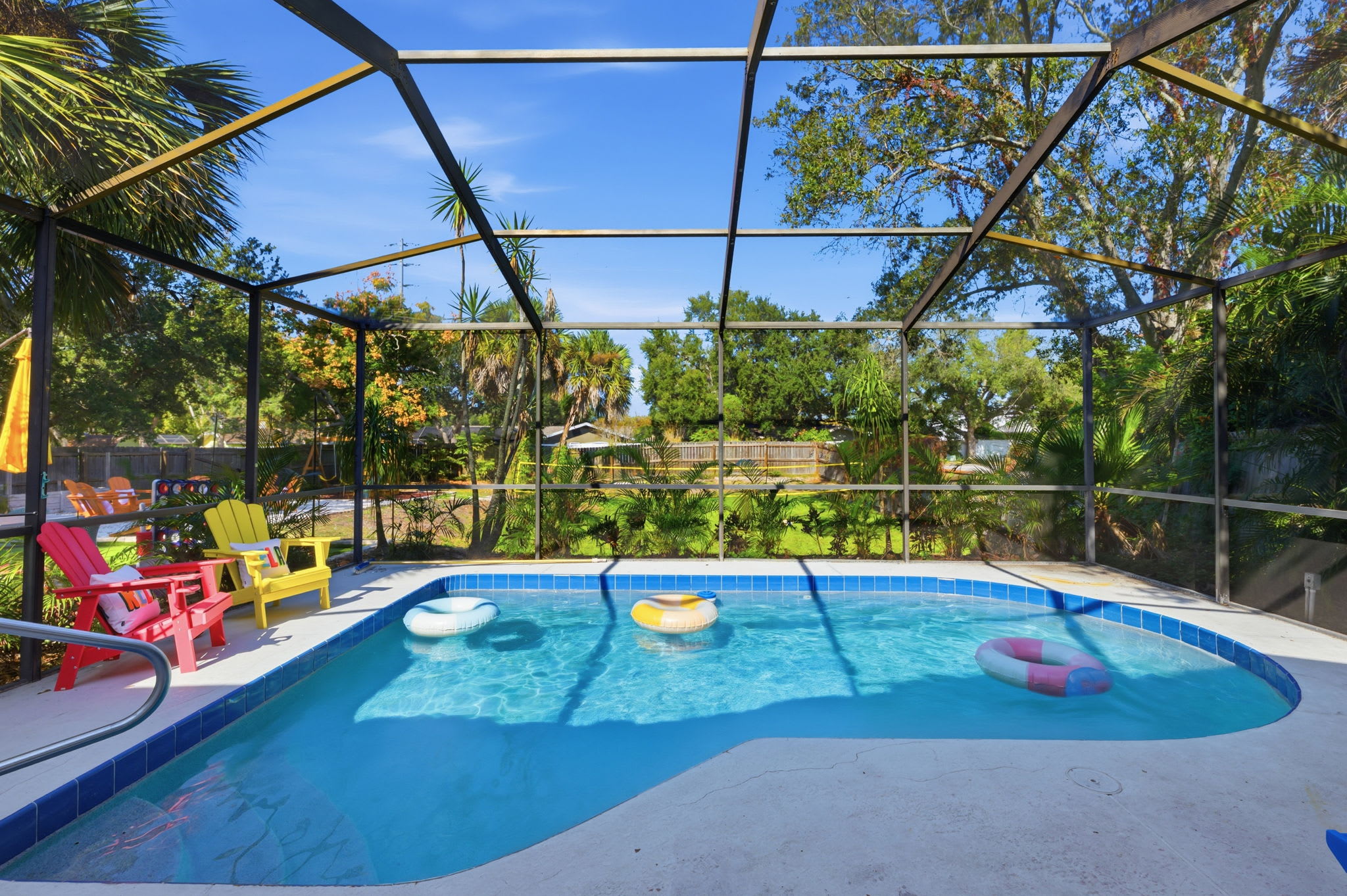 Outdoor Movie Theatre • Pool • Putt Putt • Hot Tub — Largo, FL — vacation rental