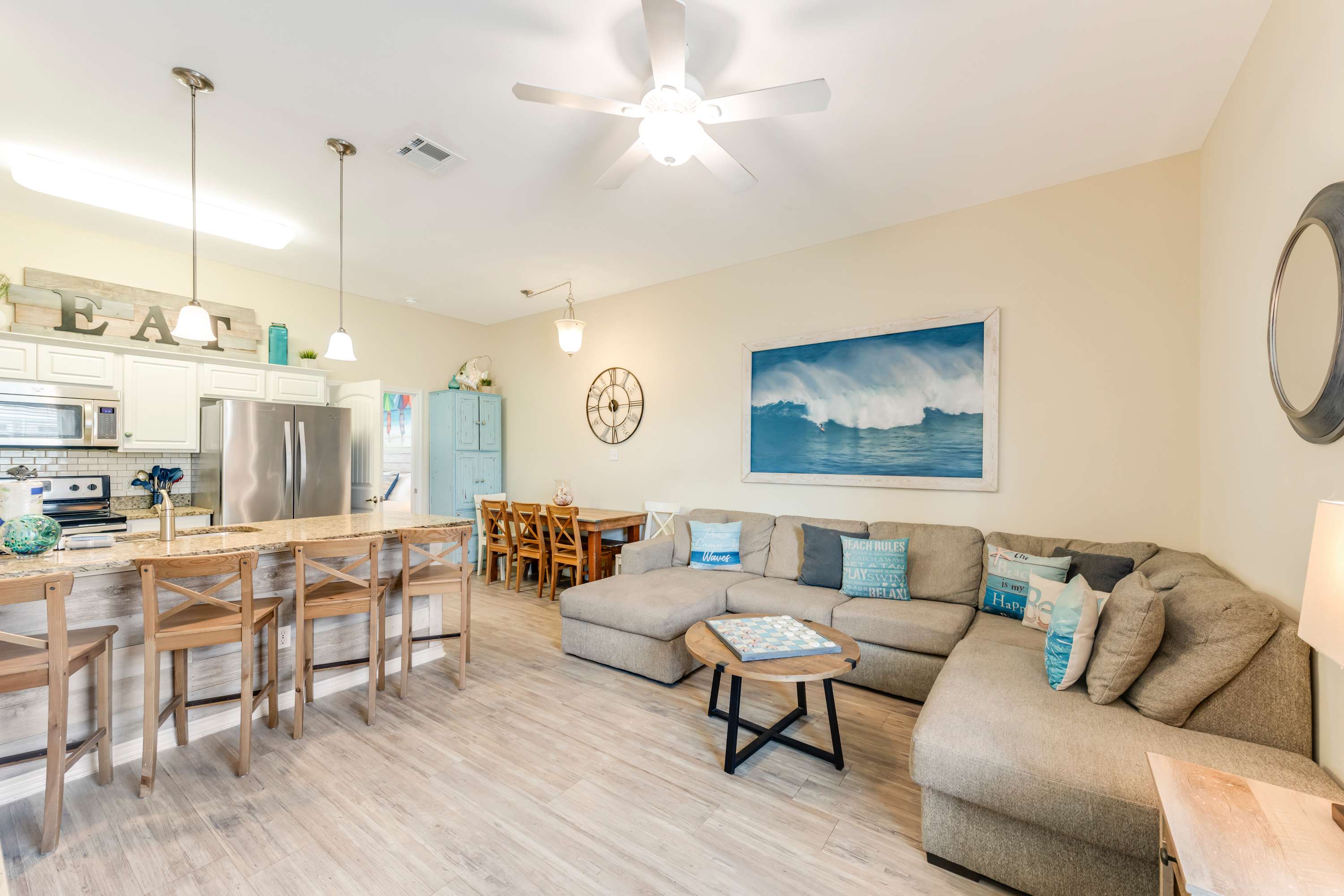 Walk to Beach • Private Hot Tub • Community Pool 4